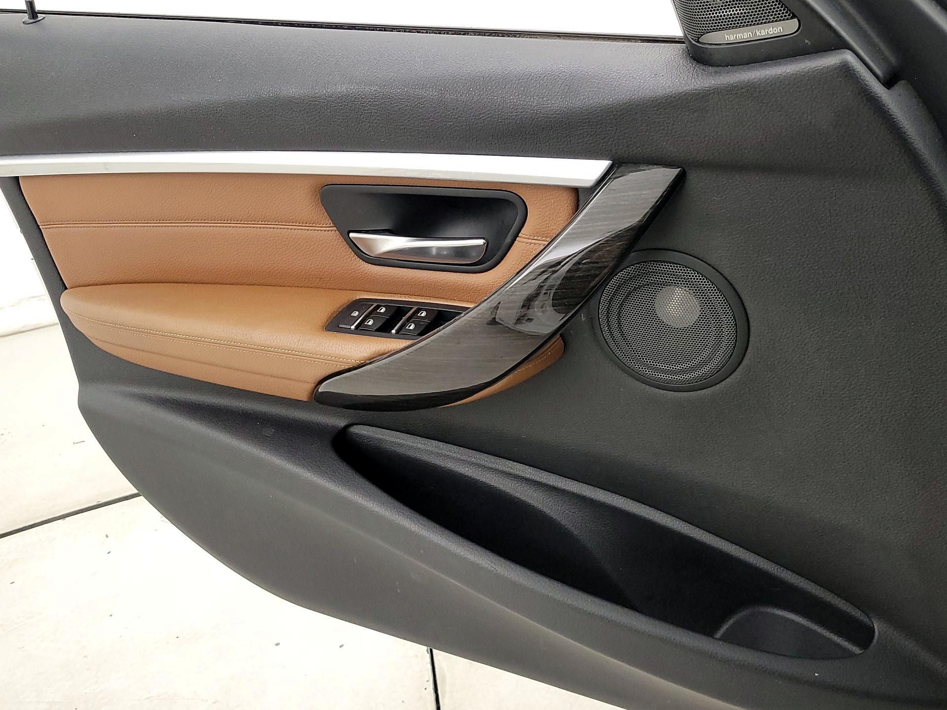 Thumbnail: 2016 BMW 3 Series - 12