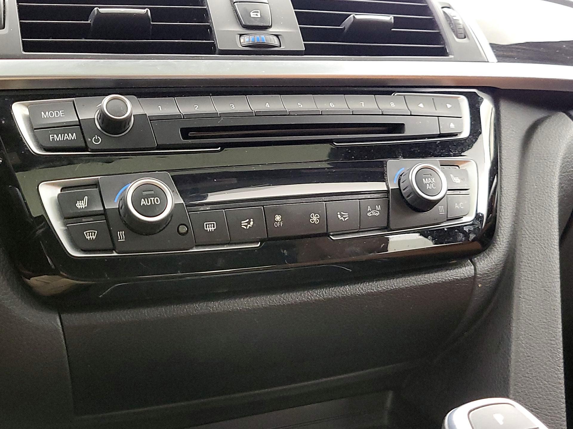 Thumbnail: 2016 BMW 3 Series - 17