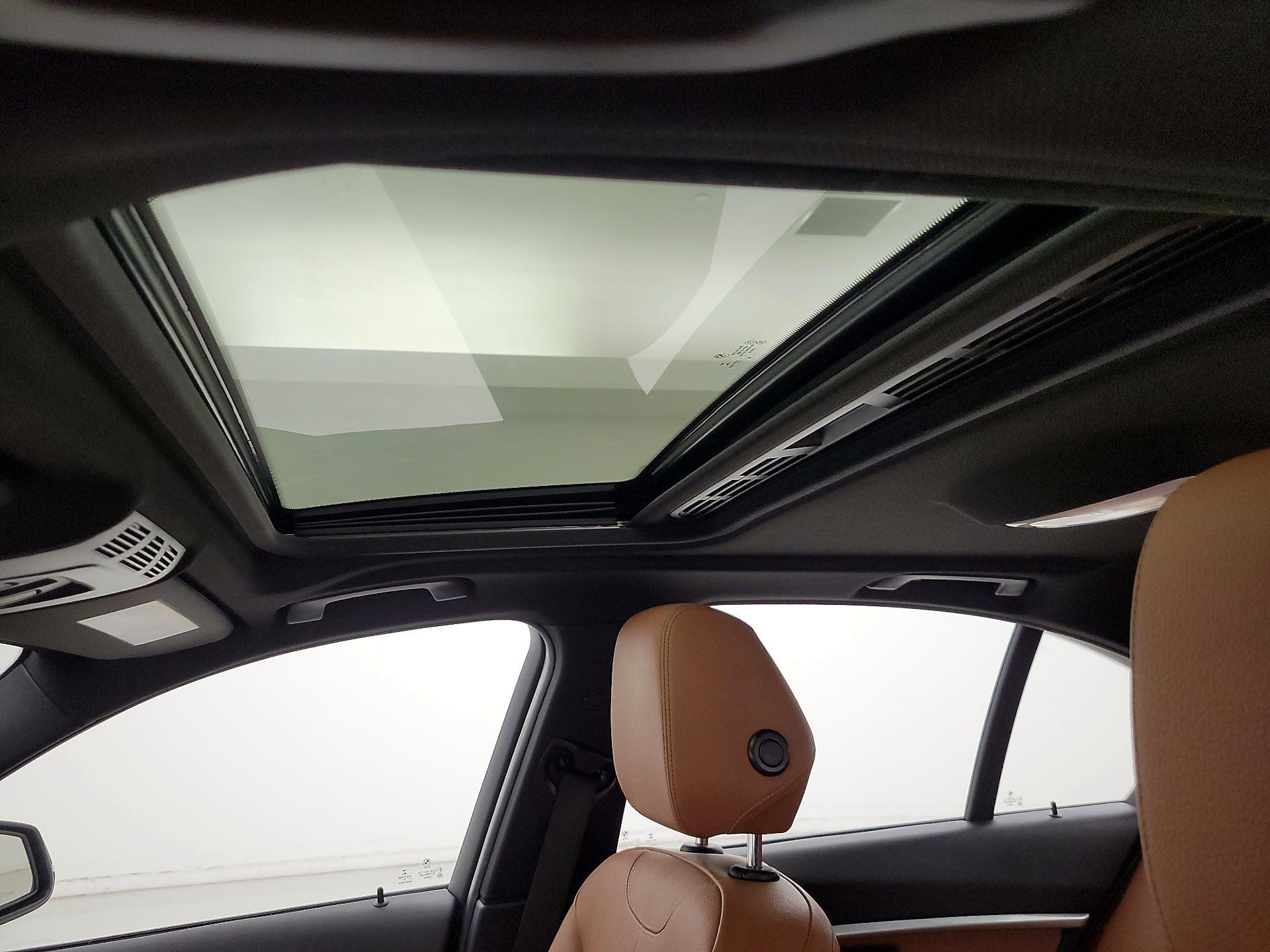 Thumbnail: 2016 BMW 3 Series - 20