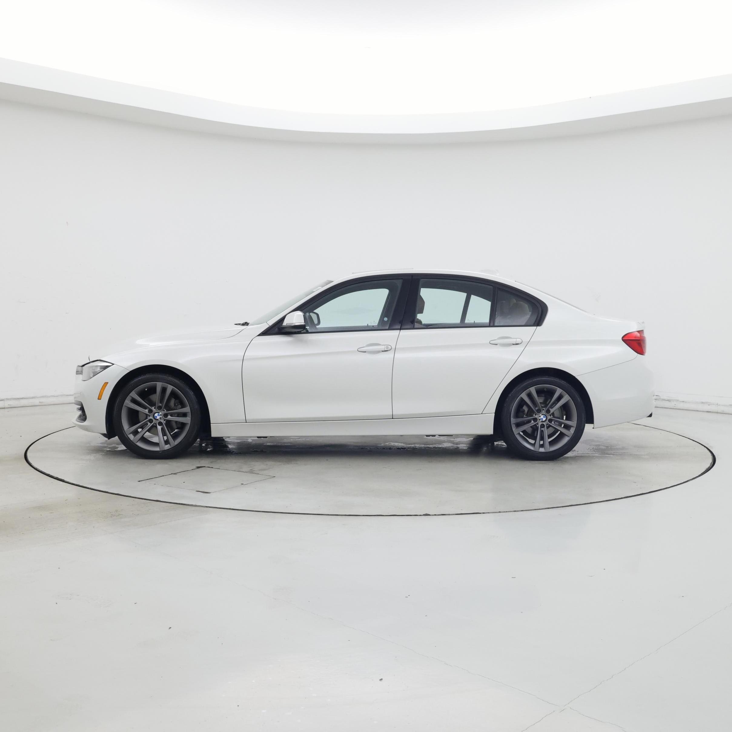 Thumbnail: 2016 BMW 3 Series - 3