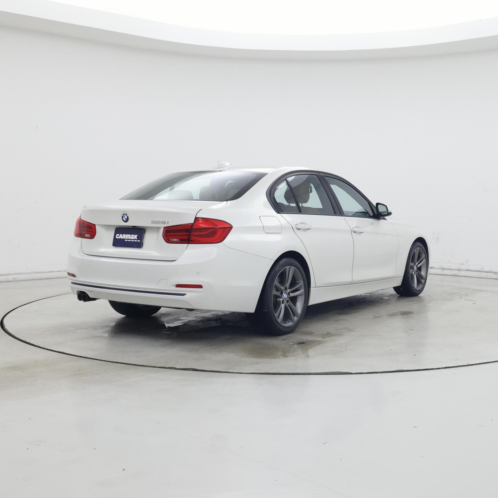 Thumbnail: 2016 BMW 3 Series - 8