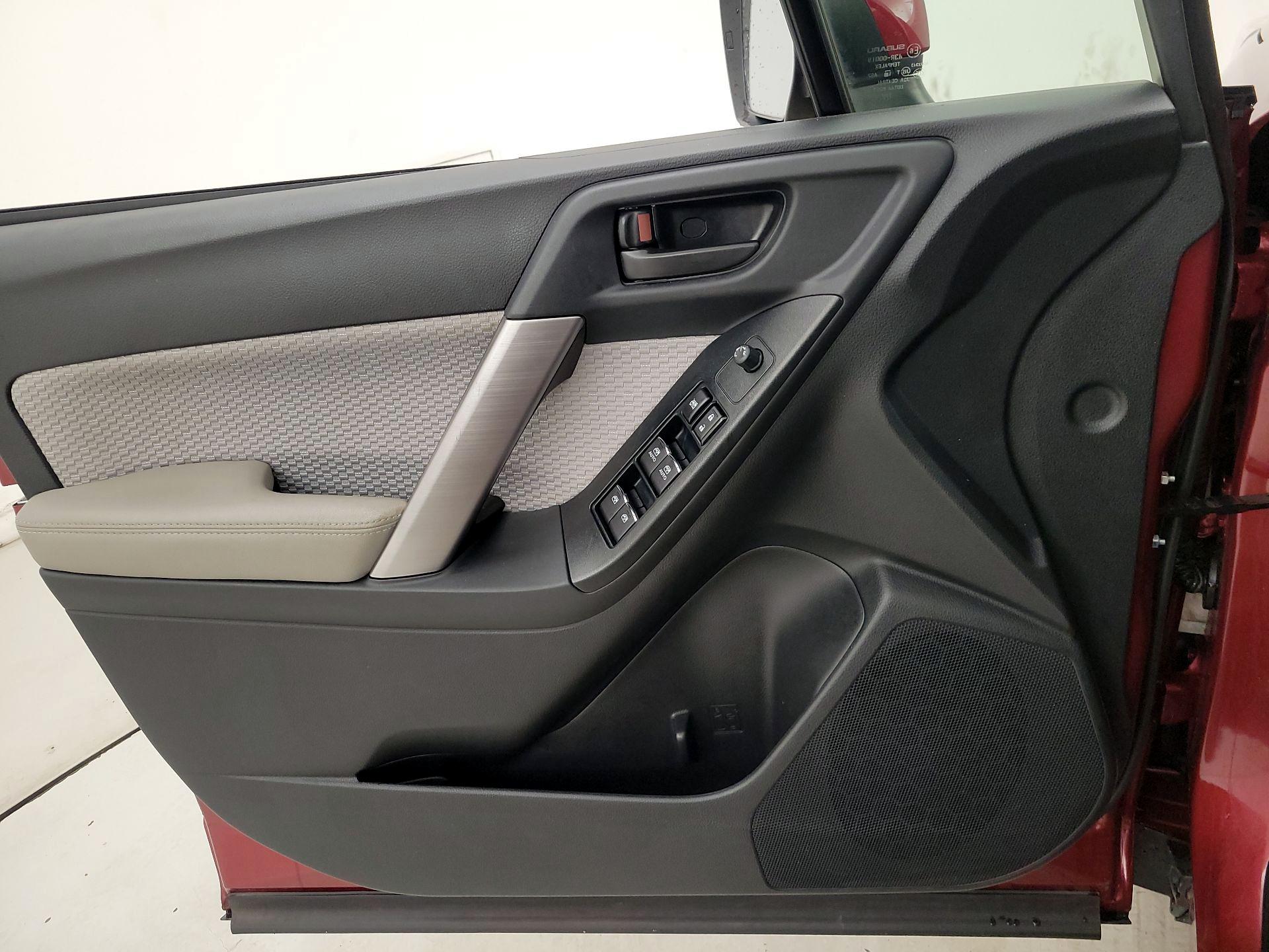 Thumbnail: 2017 Subaru Forester - 12