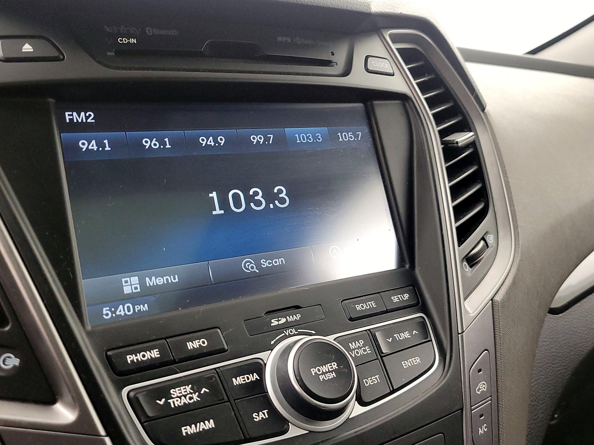 Thumbnail: 2015 Hyundai Santa Fe - 16