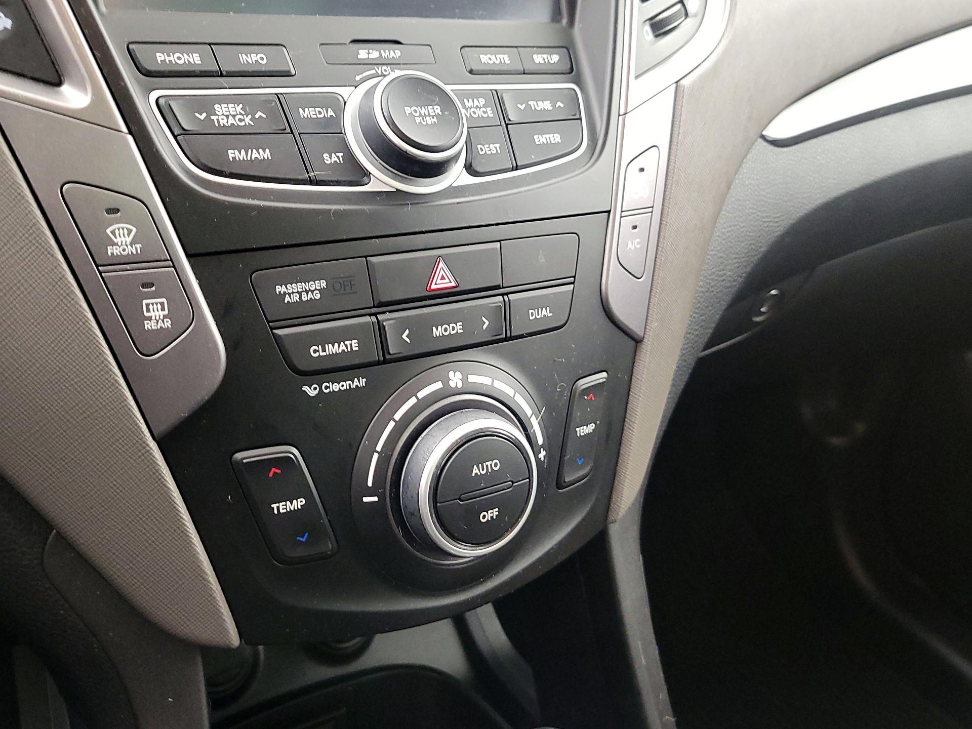 Thumbnail: 2015 Hyundai Santa Fe - 17