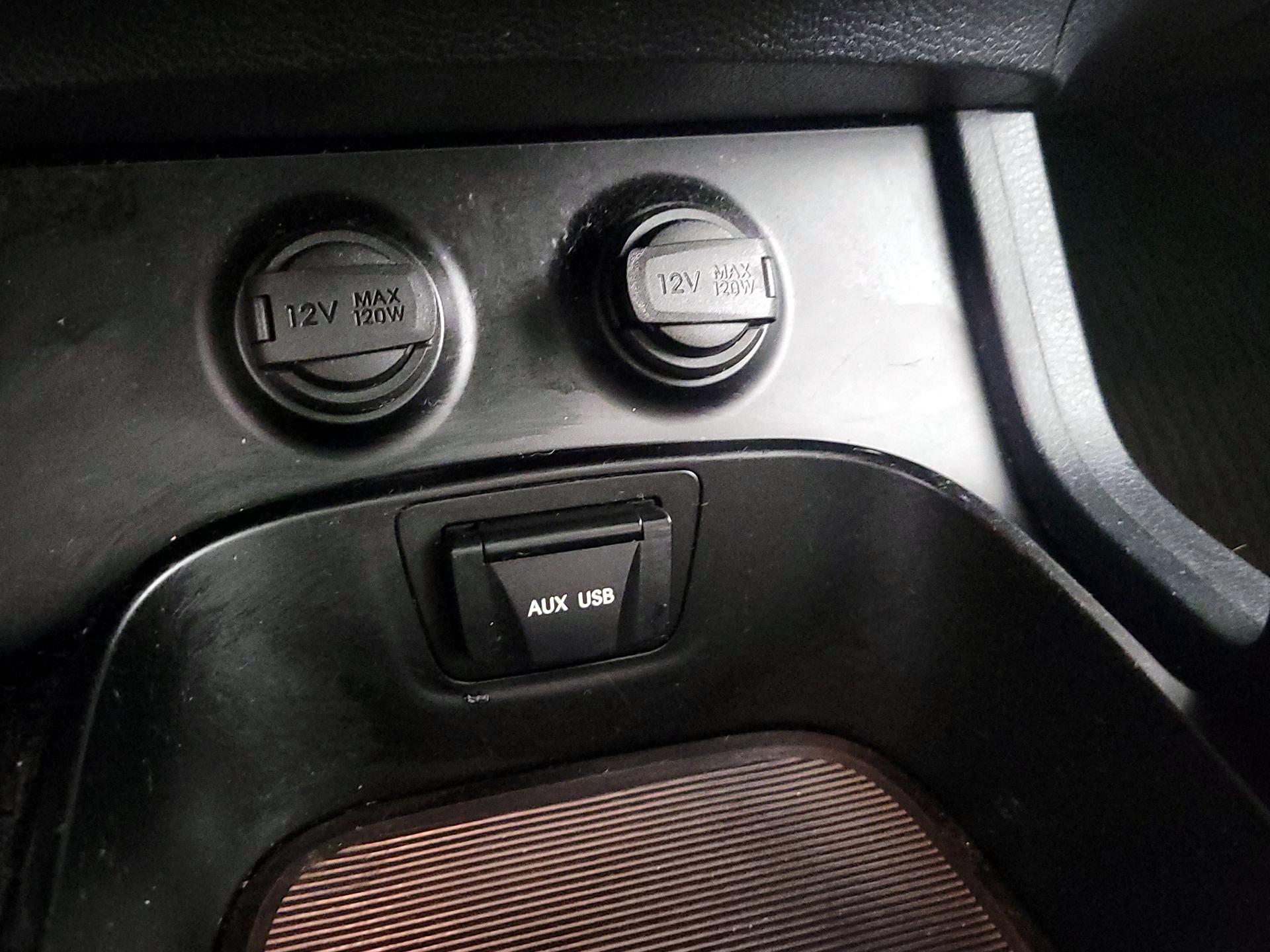 Thumbnail: 2015 Hyundai Santa Fe - 19