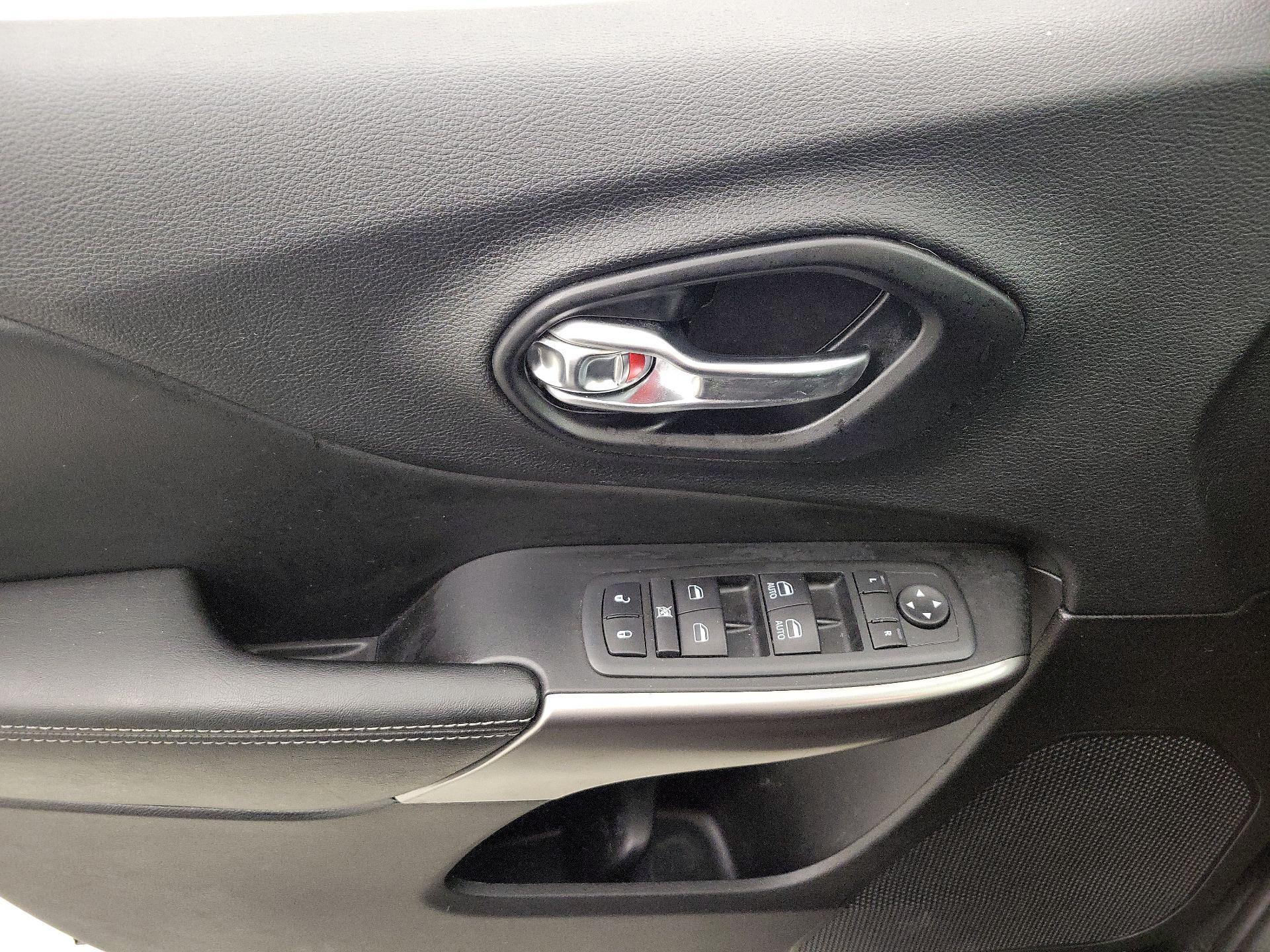 Thumbnail: 2021 Jeep Cherokee - 12