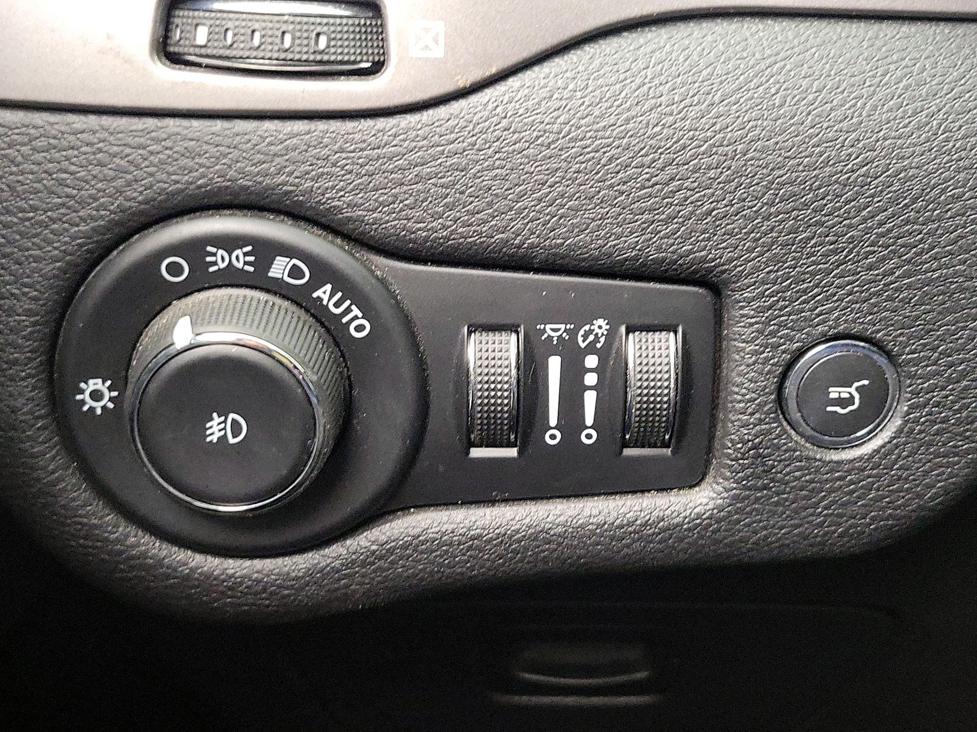 Thumbnail: 2021 Jeep Cherokee - 13