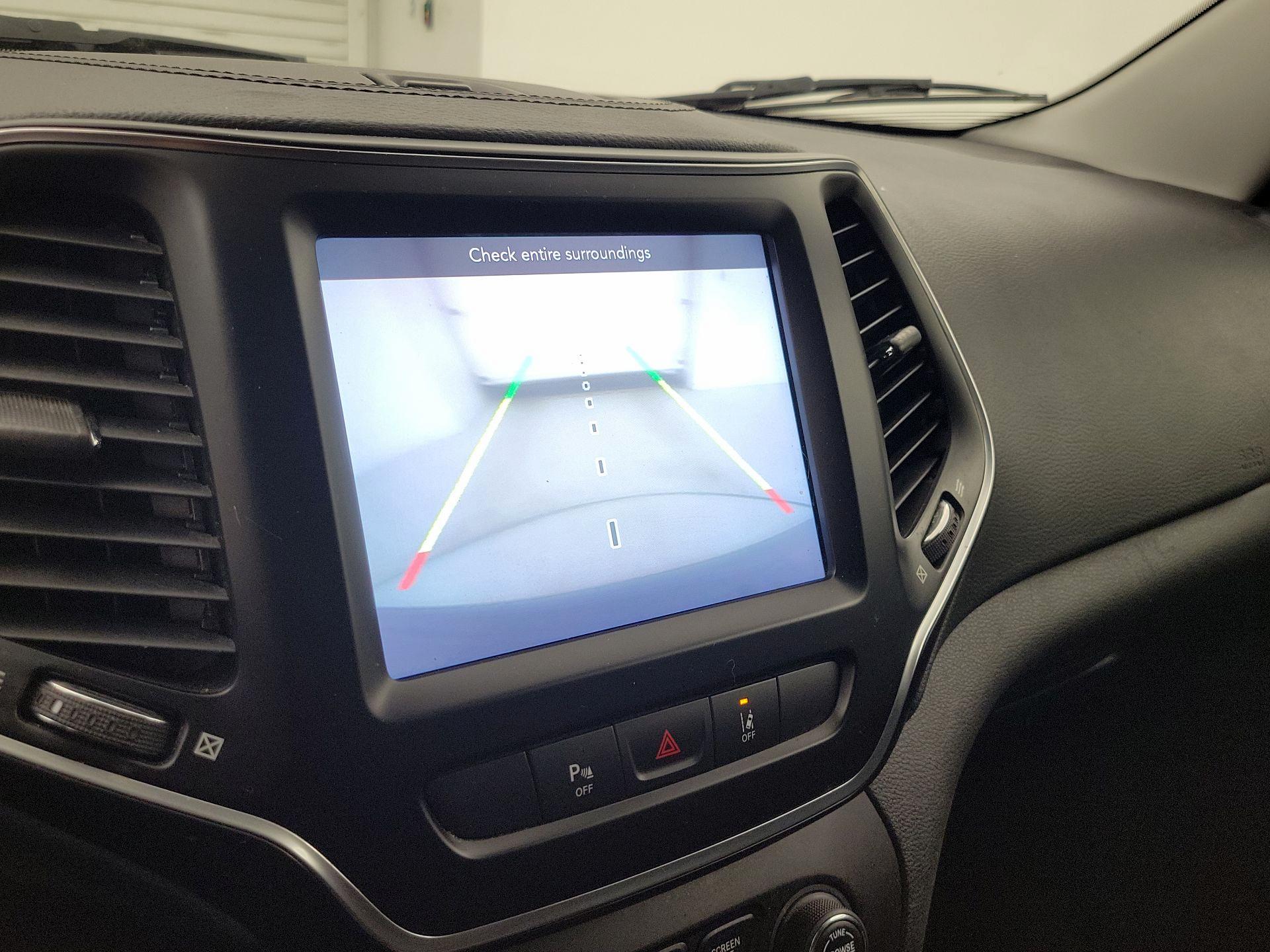 Thumbnail: 2021 Jeep Cherokee - 14