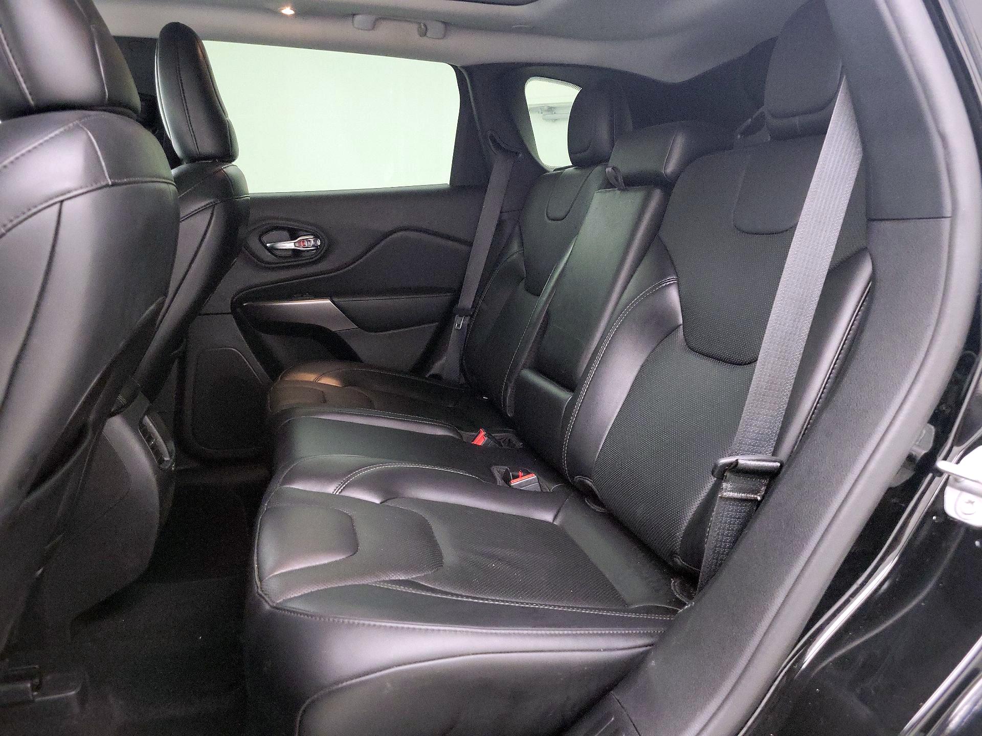 Thumbnail: 2021 Jeep Cherokee - 20