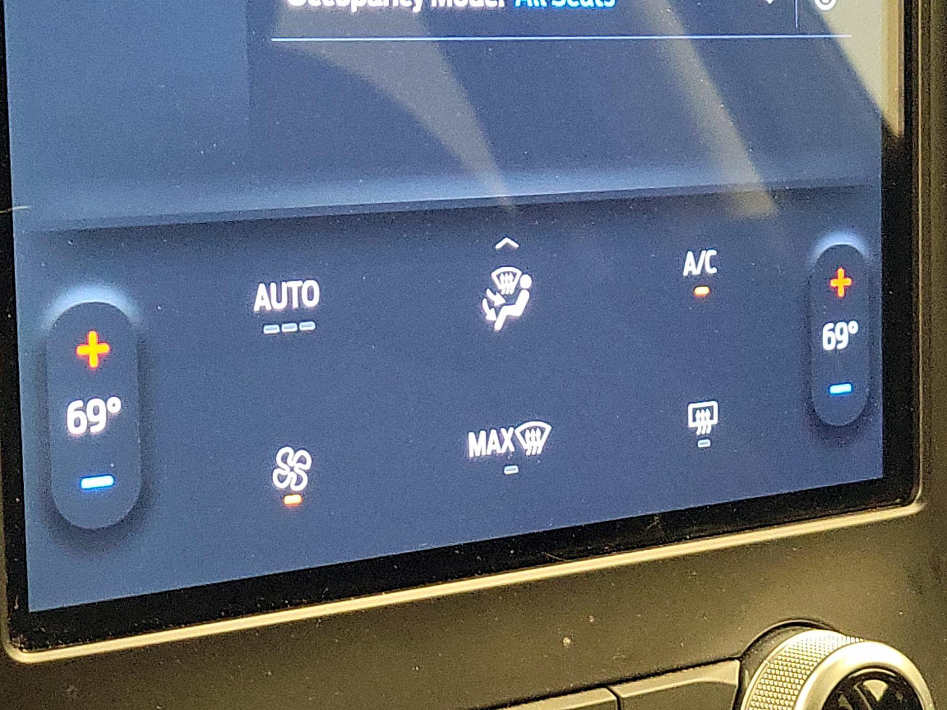 Thumbnail: 2022 Ford Edge - 16