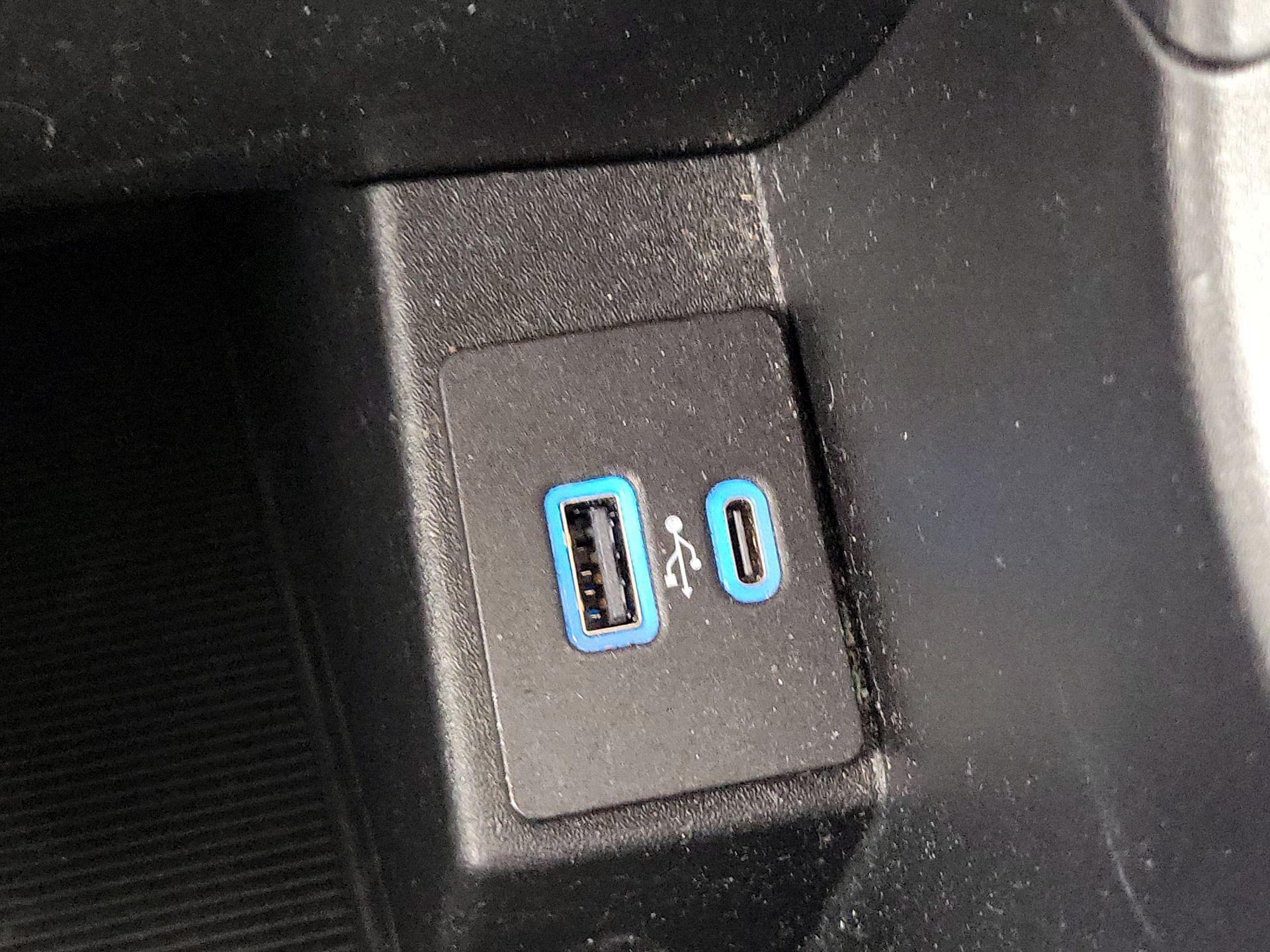 Thumbnail: 2022 Ford Edge - 18