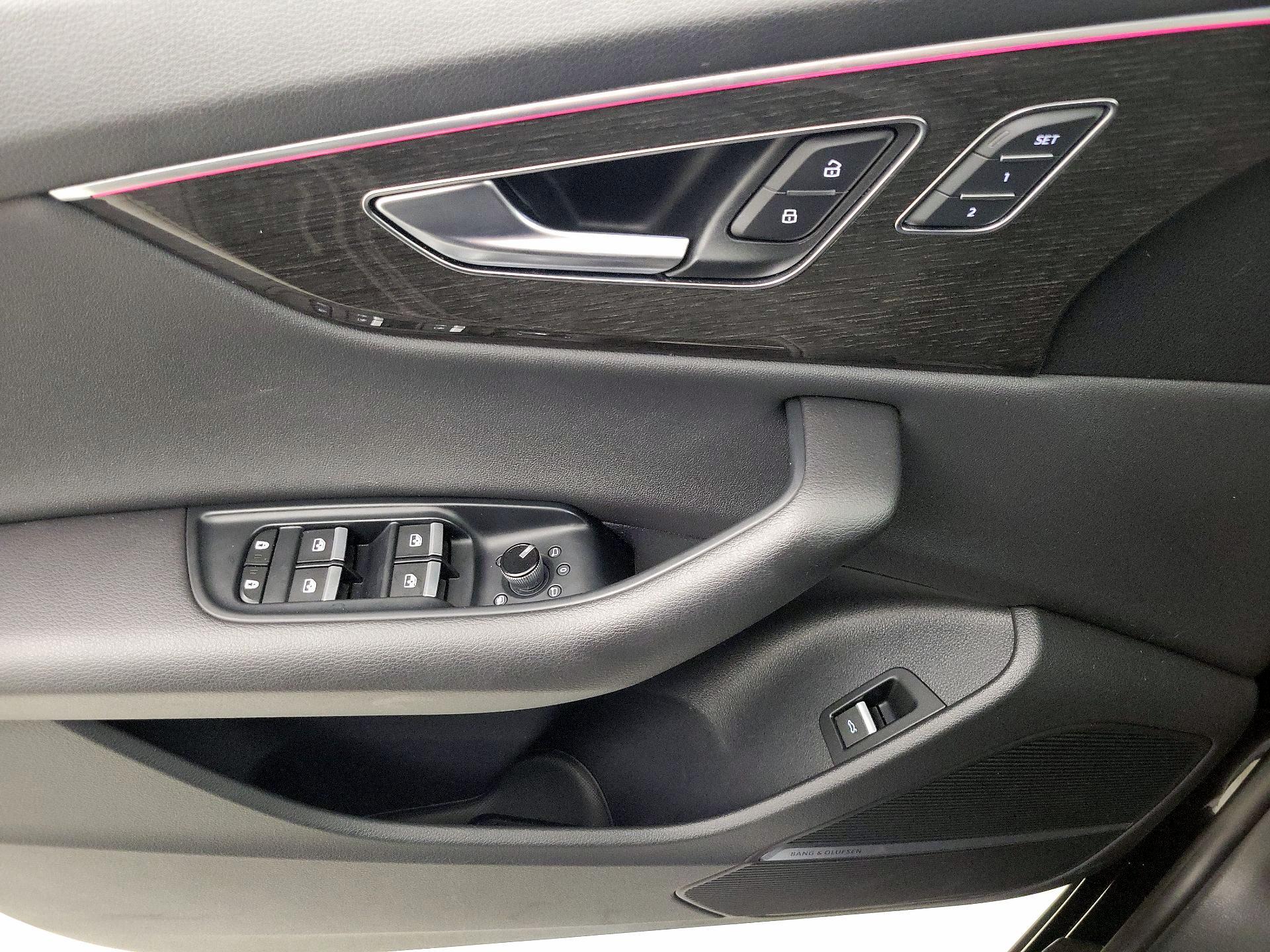 Thumbnail: 2021 Audi Q8 - 12