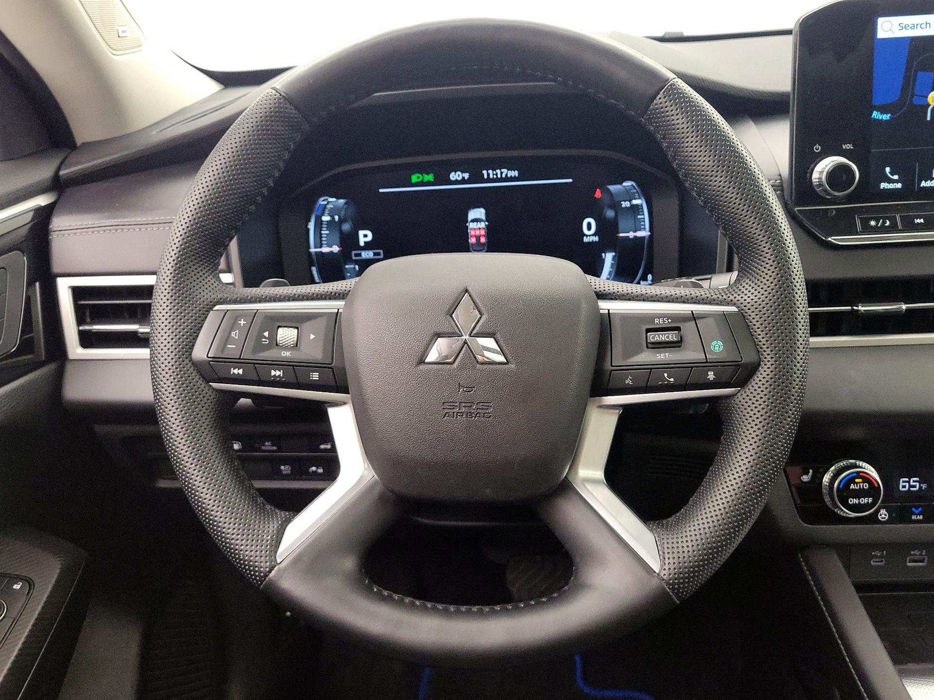 Thumbnail: 2023 Mitsubishi Outlander - 10