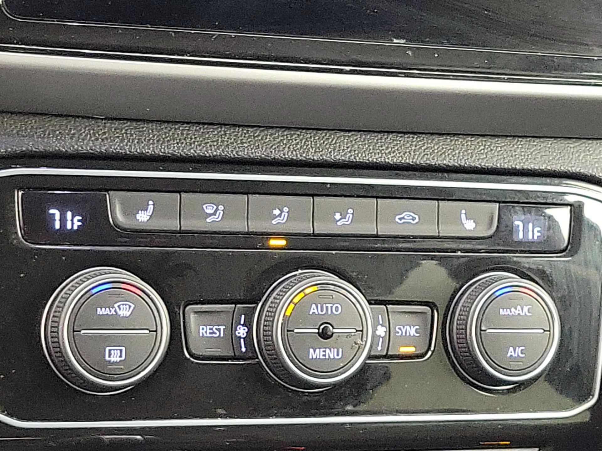 Thumbnail: 2022 Volkswagen Atlas - 16