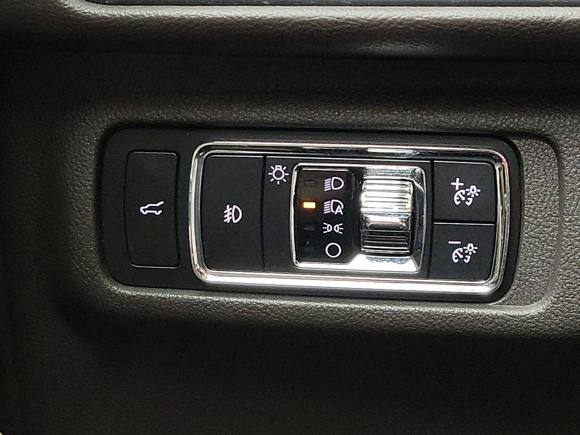 Thumbnail: 2020 Lincoln Corsair - 13