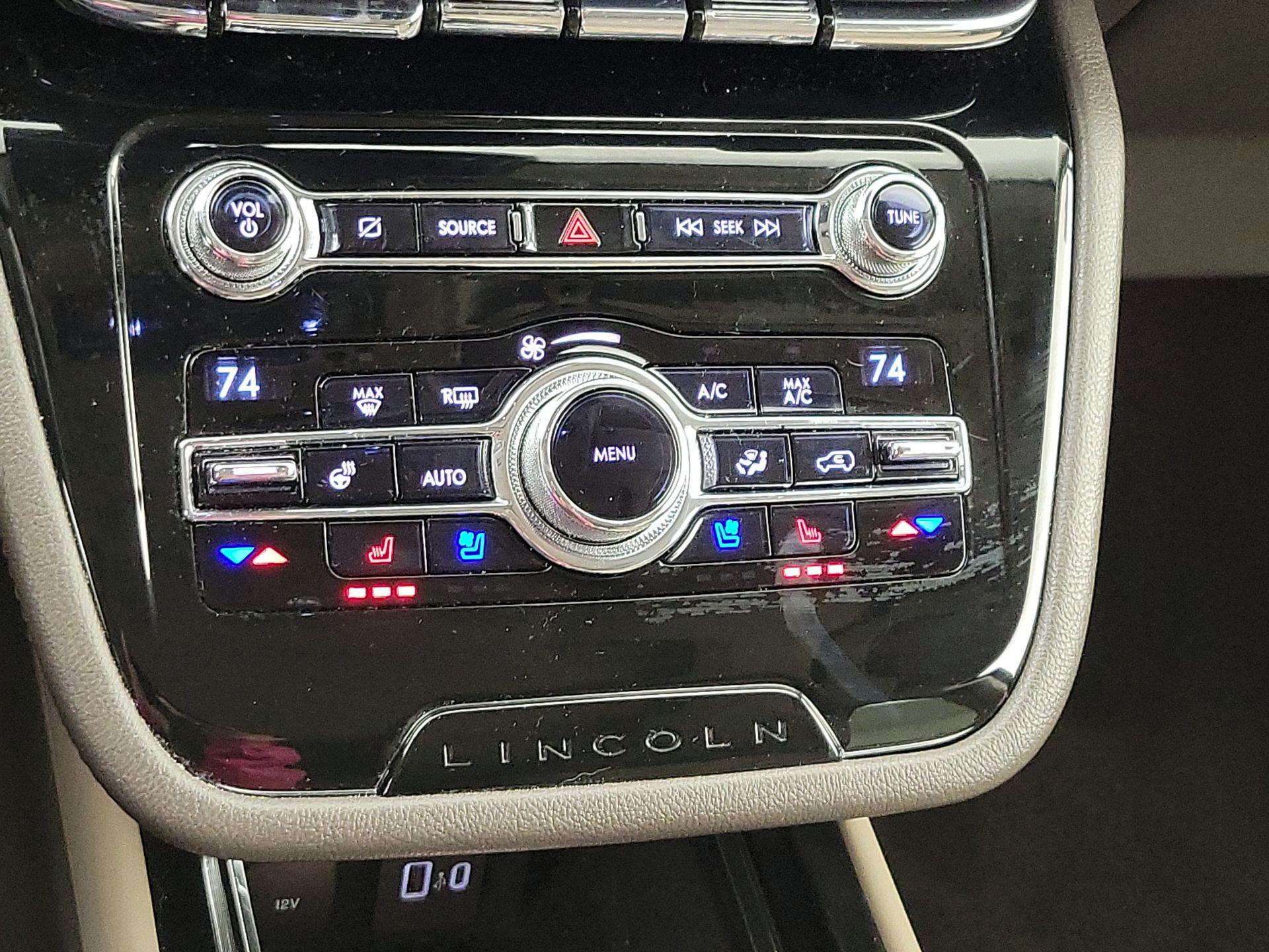 Thumbnail: 2020 Lincoln Corsair - 17