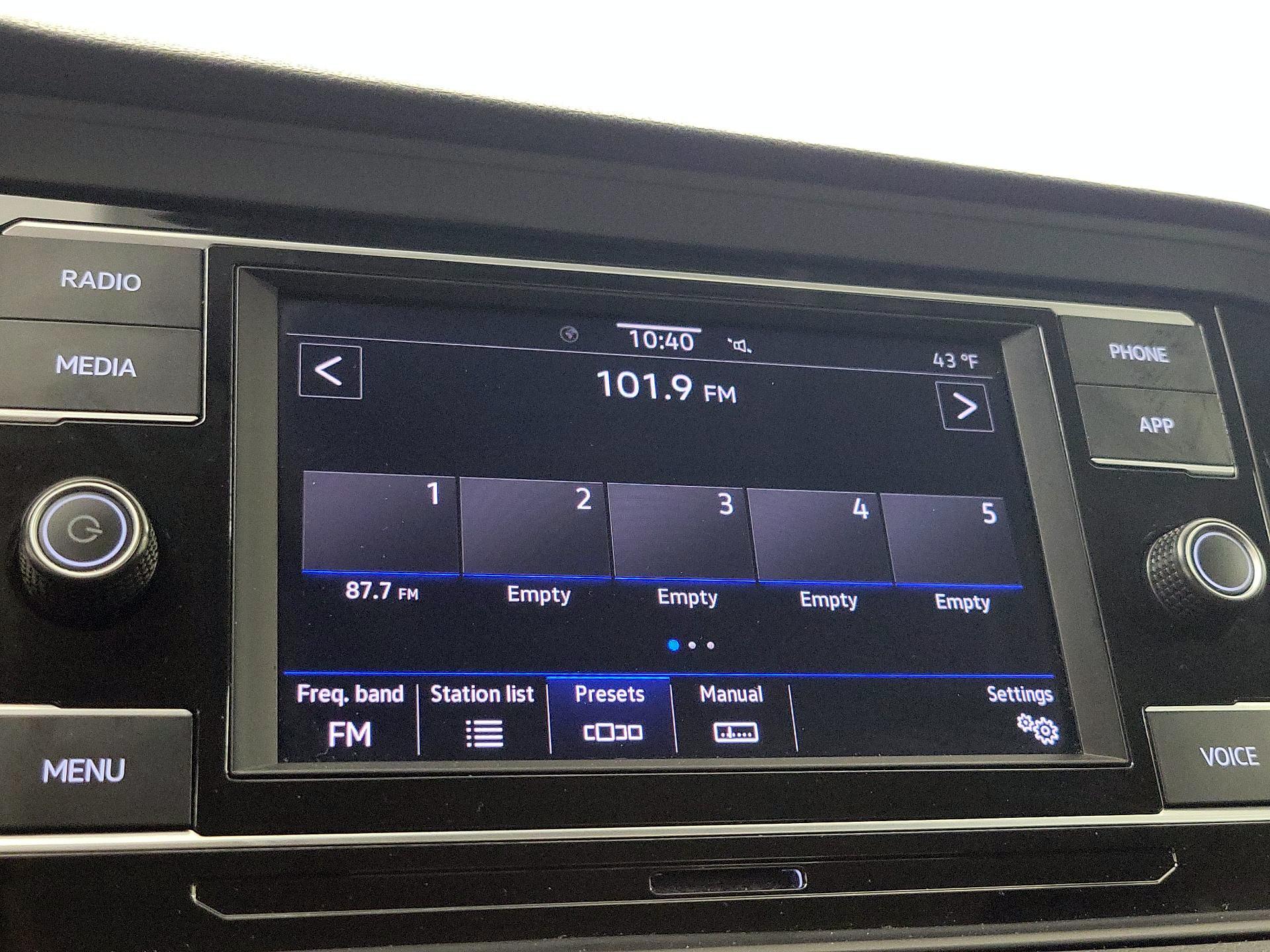 Thumbnail: 2024 Volkswagen Jetta - 15