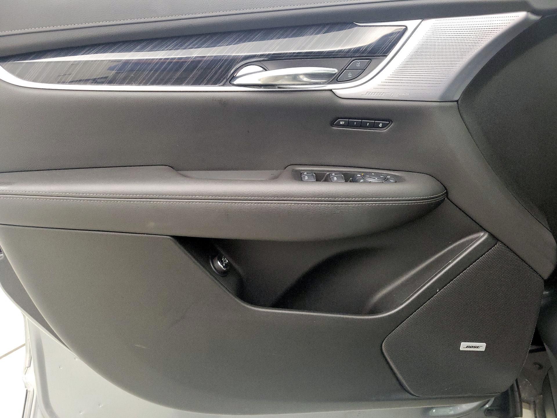 Thumbnail: 2025 Cadillac XT6 - 12