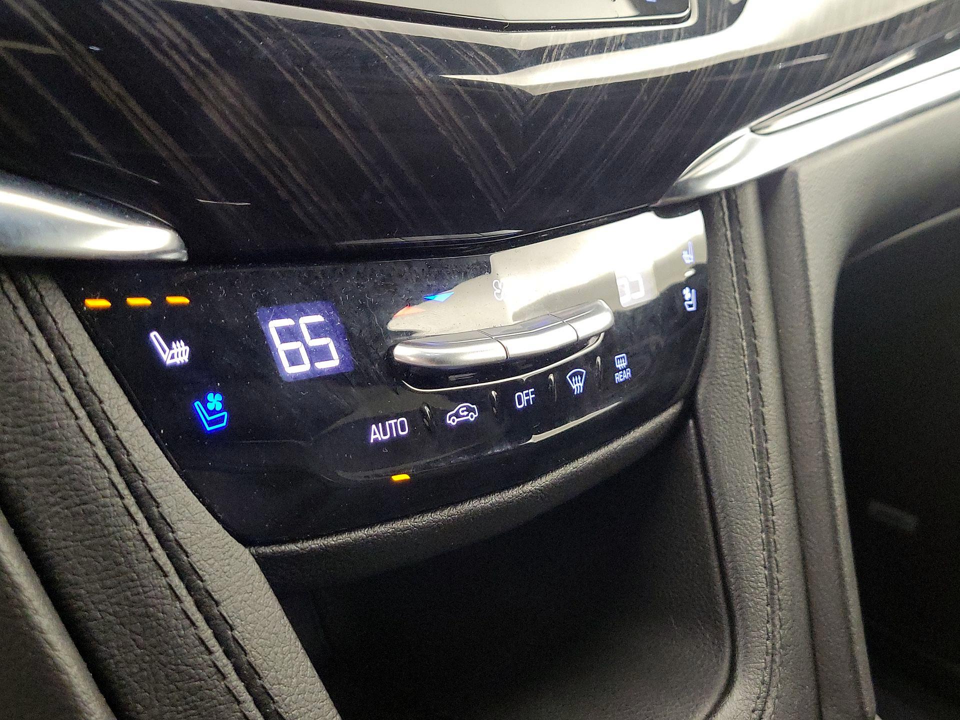 Thumbnail: 2025 Cadillac XT6 - 17