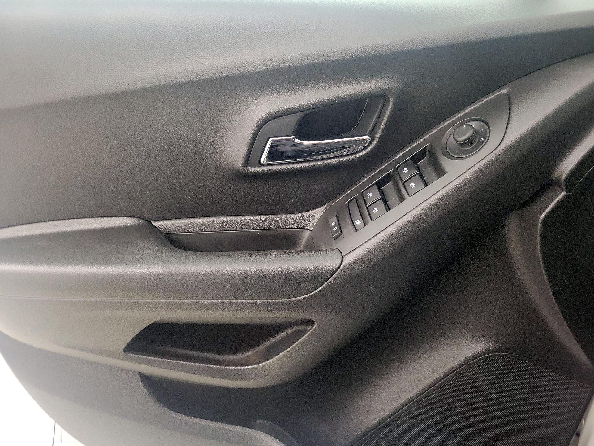 Thumbnail: 2021 Chevrolet Trax - 12