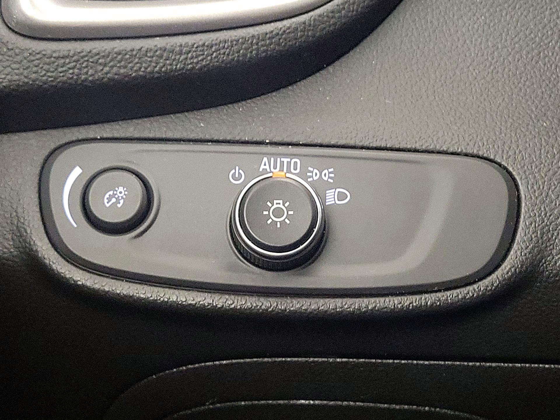 Thumbnail: 2021 Chevrolet Trax - 13