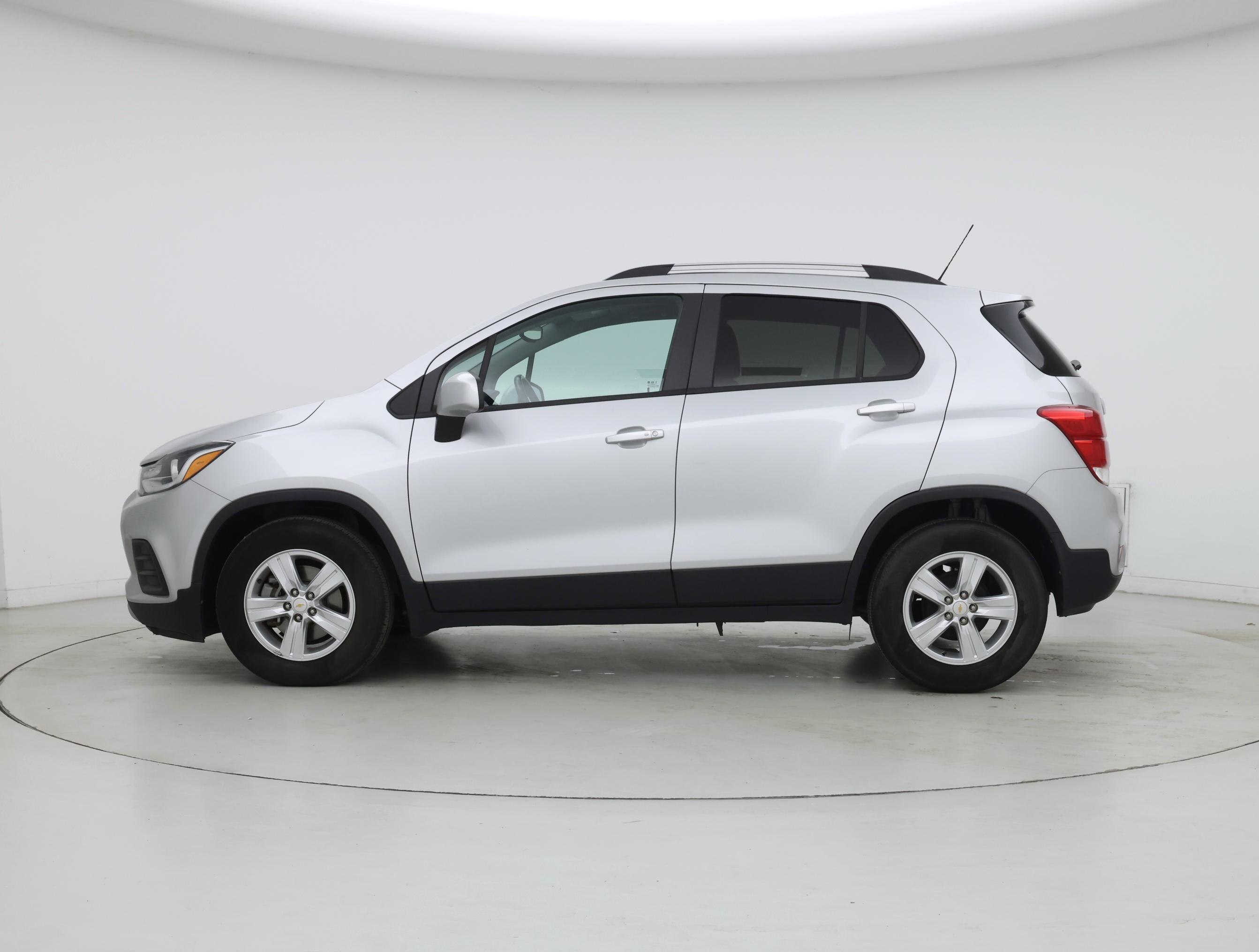 Thumbnail: 2021 Chevrolet Trax - 3