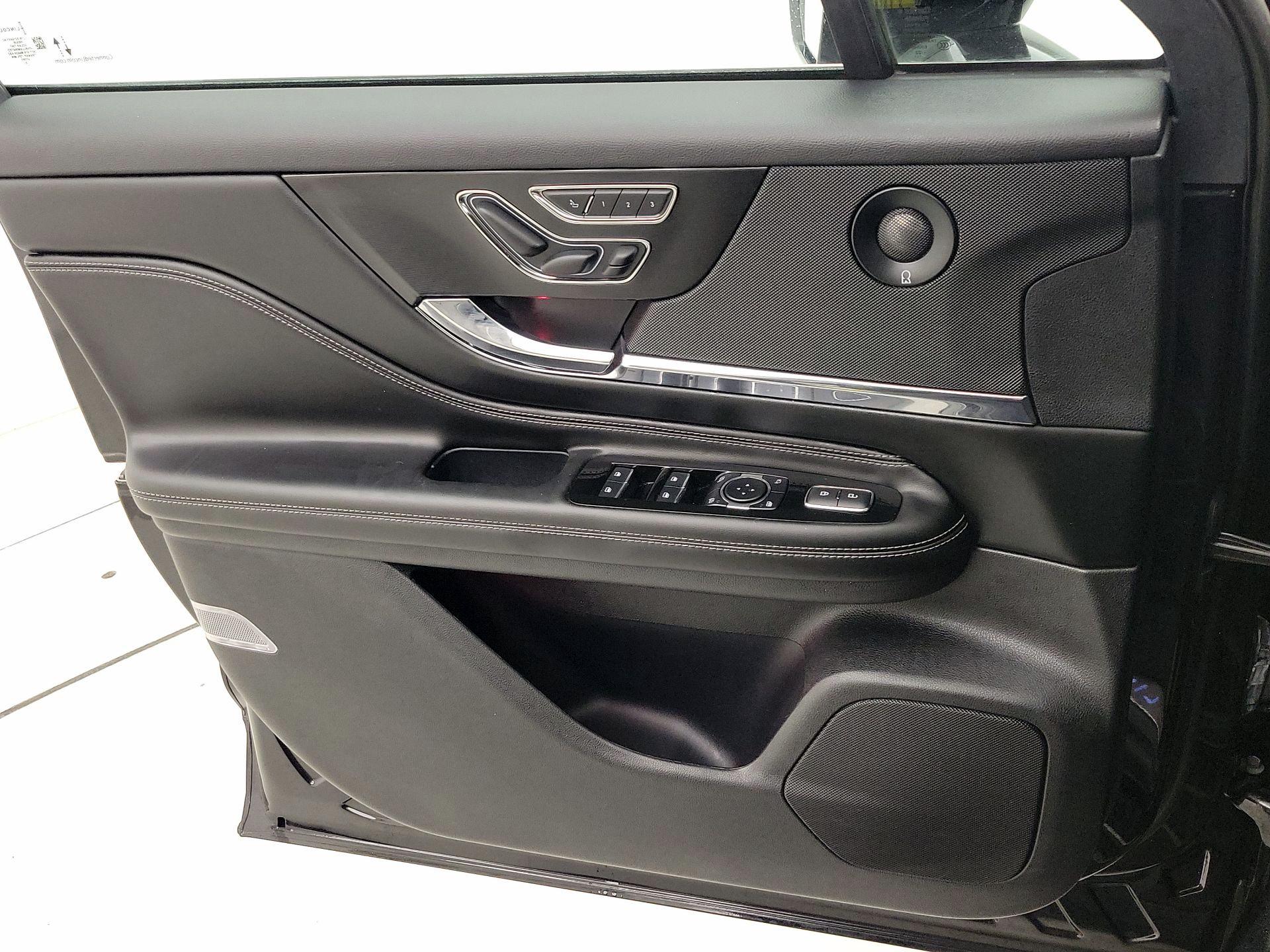 Thumbnail: 2023 Lincoln Corsair - 12