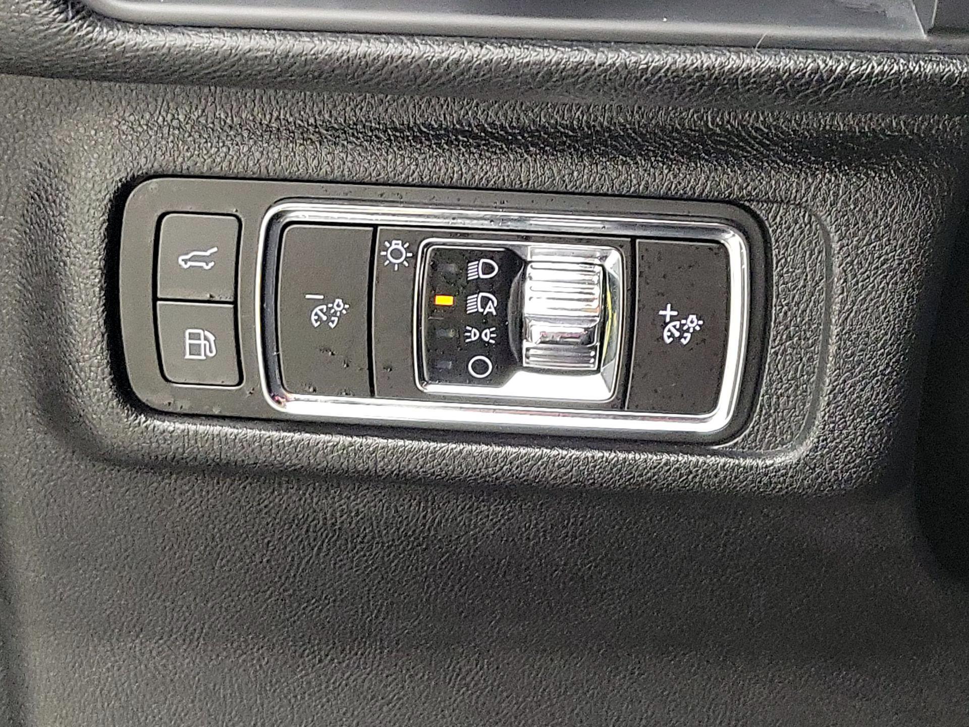 Thumbnail: 2023 Lincoln Corsair - 13