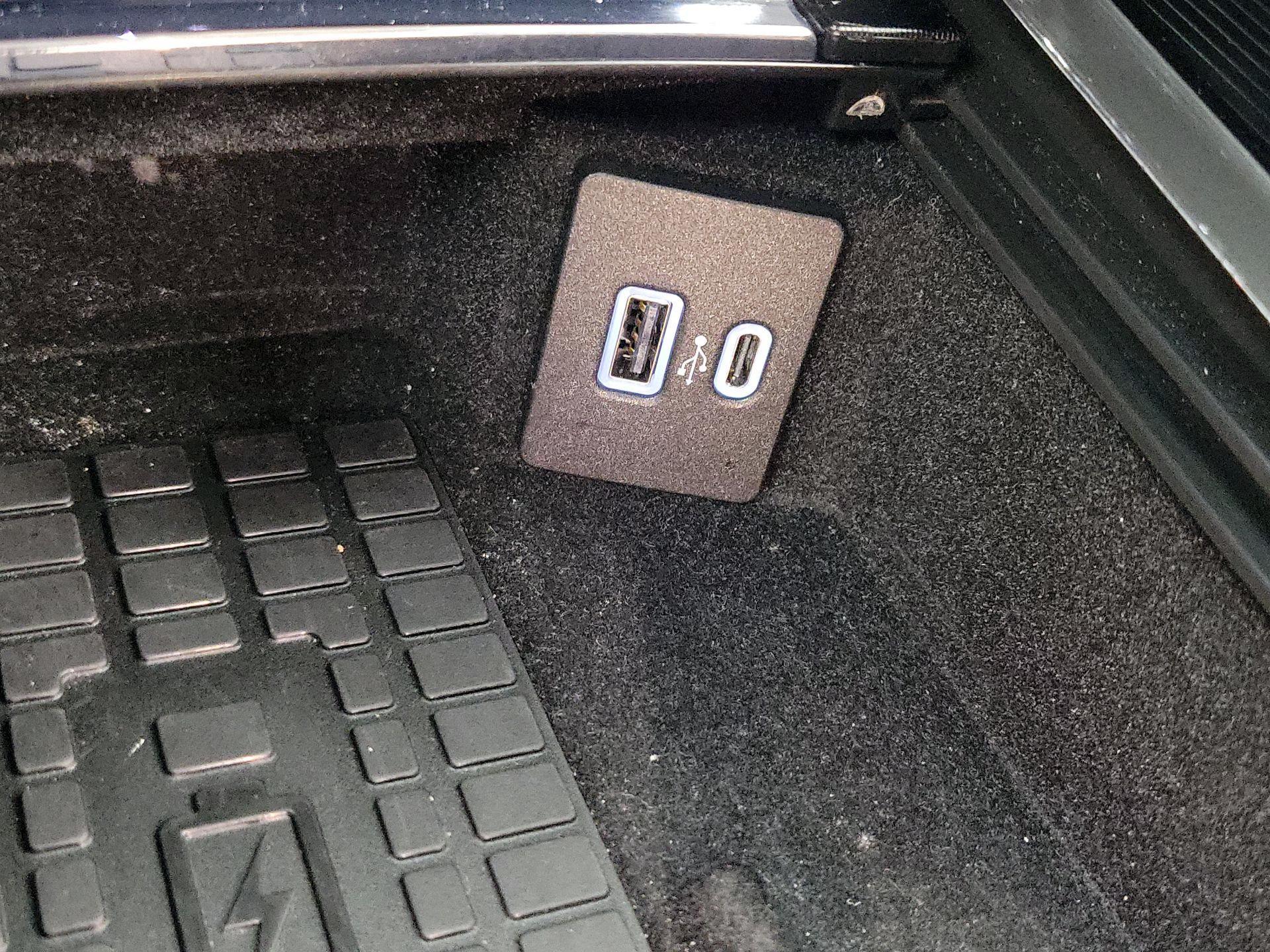 Thumbnail: 2023 Lincoln Corsair - 19