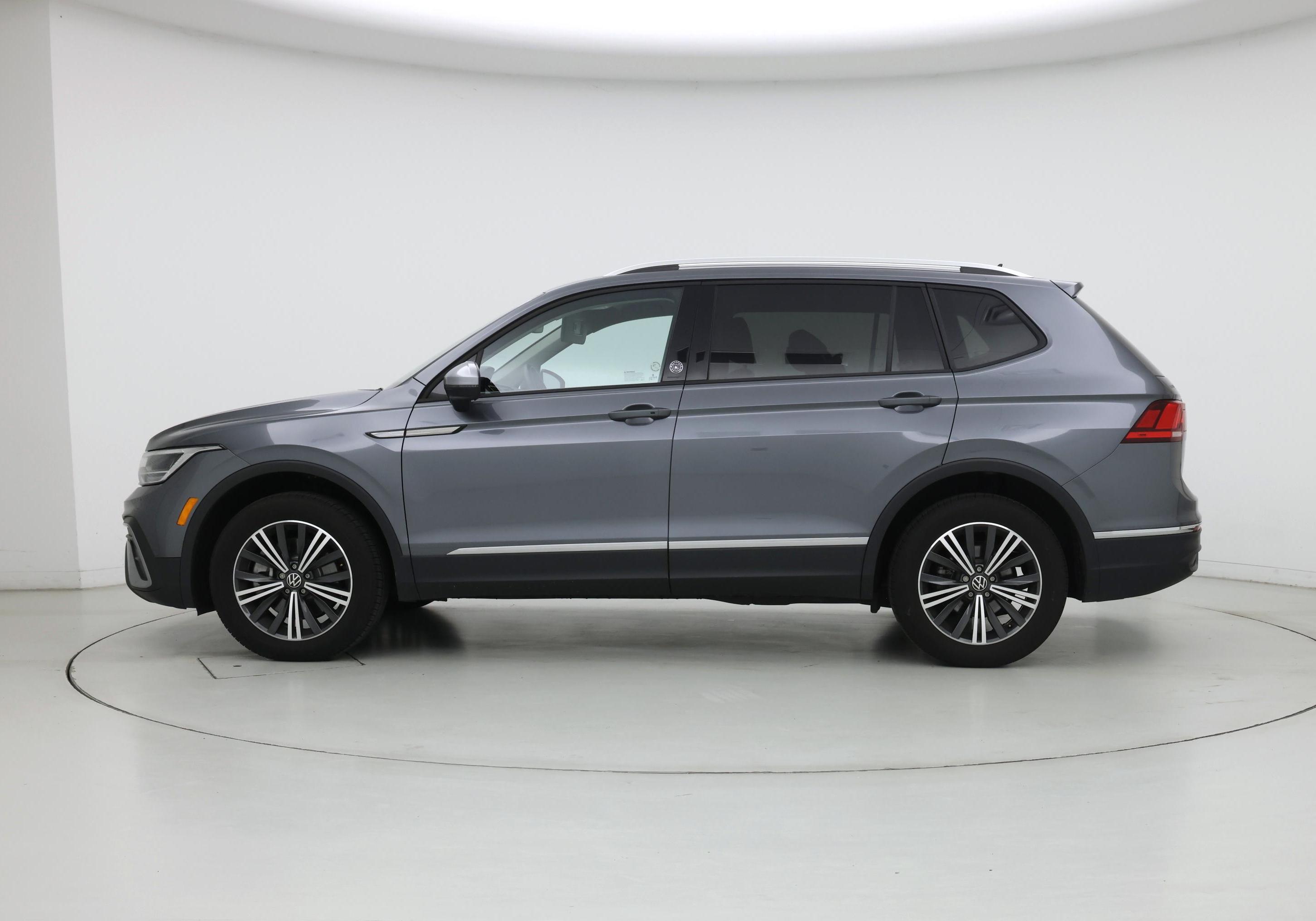 Thumbnail: 2024 Volkswagen Tiguan - 3