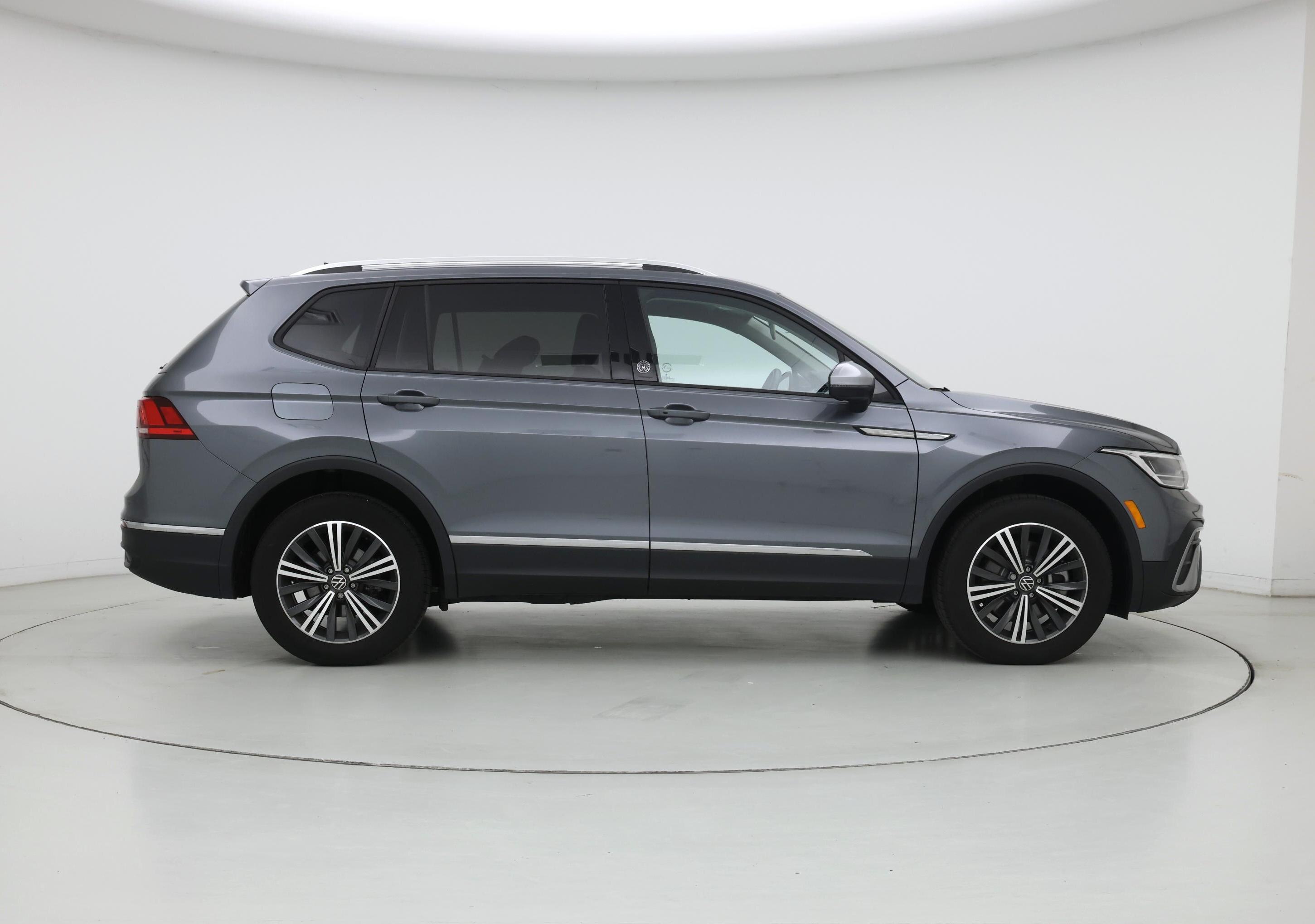 Thumbnail: 2024 Volkswagen Tiguan - 7