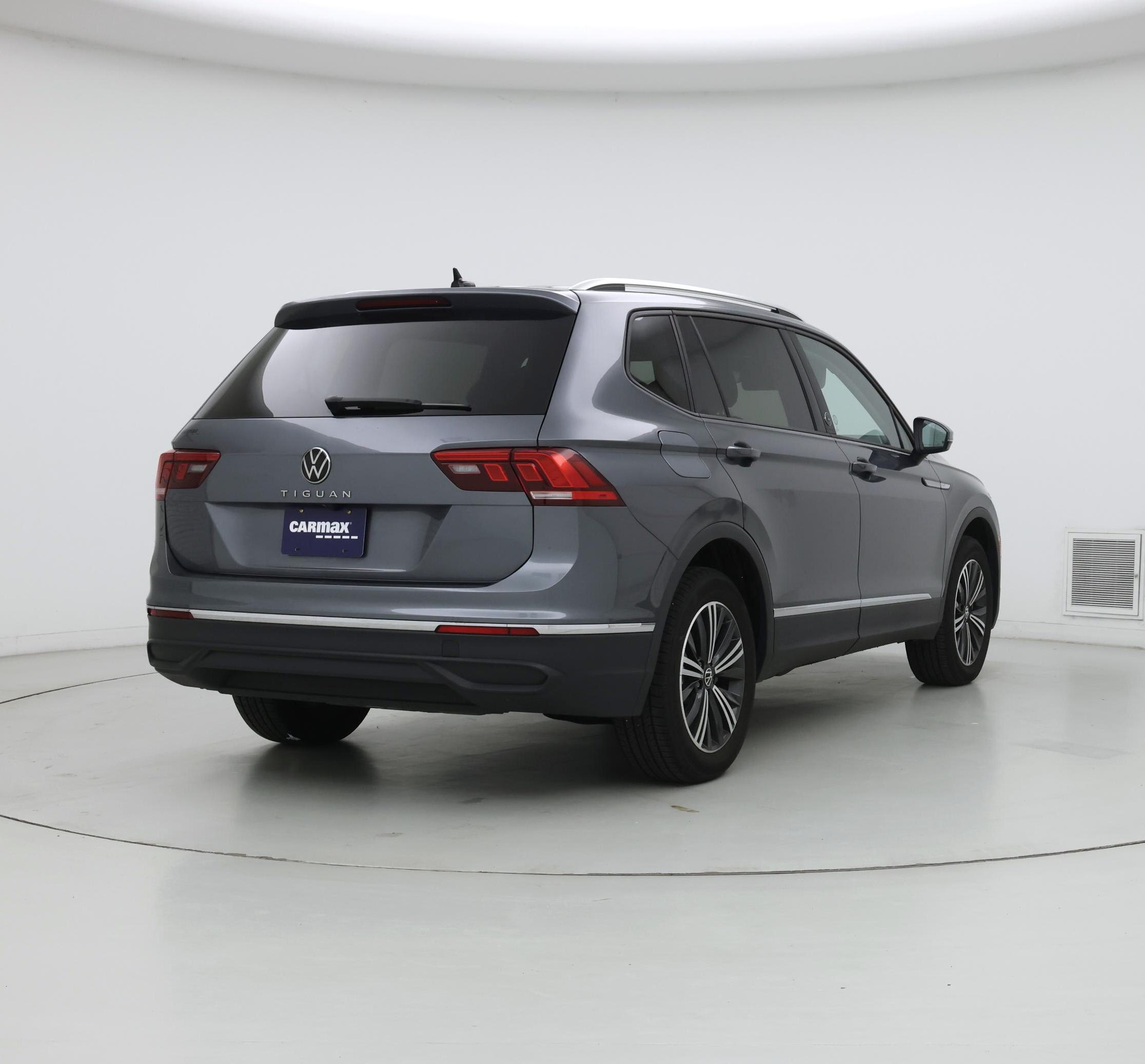 Thumbnail: 2024 Volkswagen Tiguan - 8