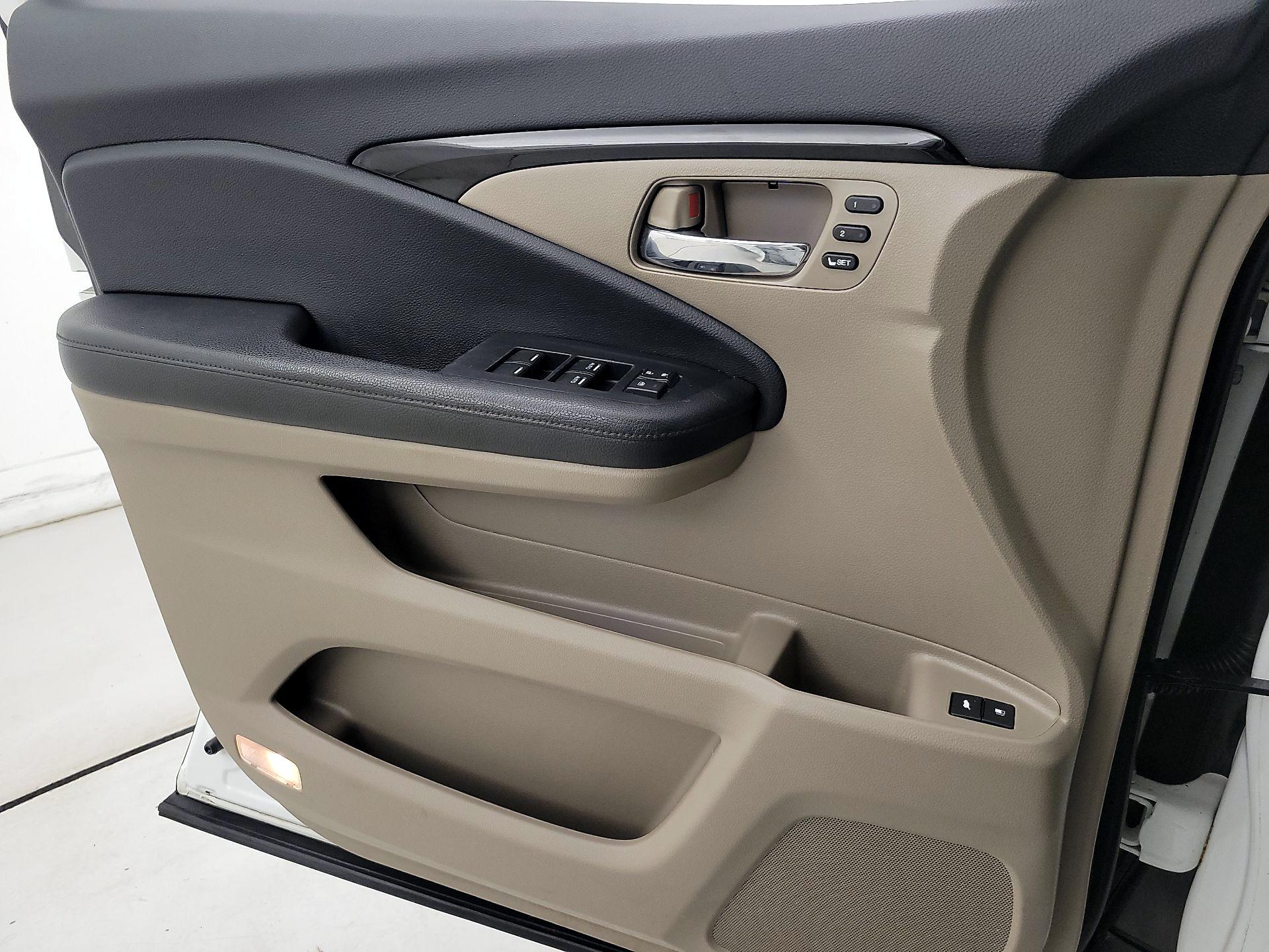 Thumbnail: 2020 Honda Pilot - 12