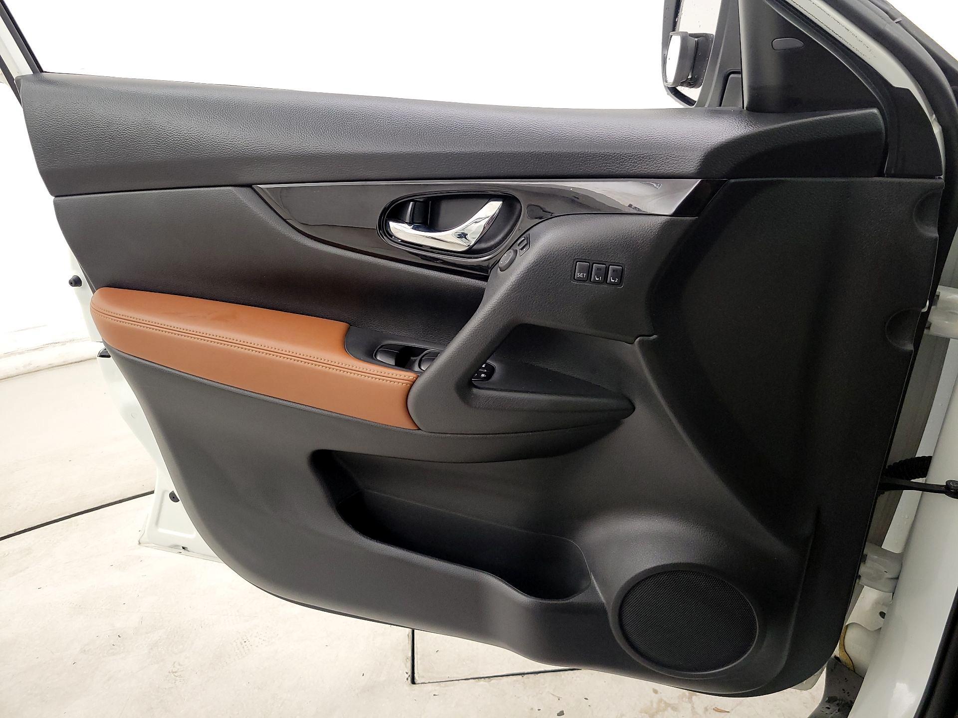 Thumbnail: 2017 Nissan Rogue - 12