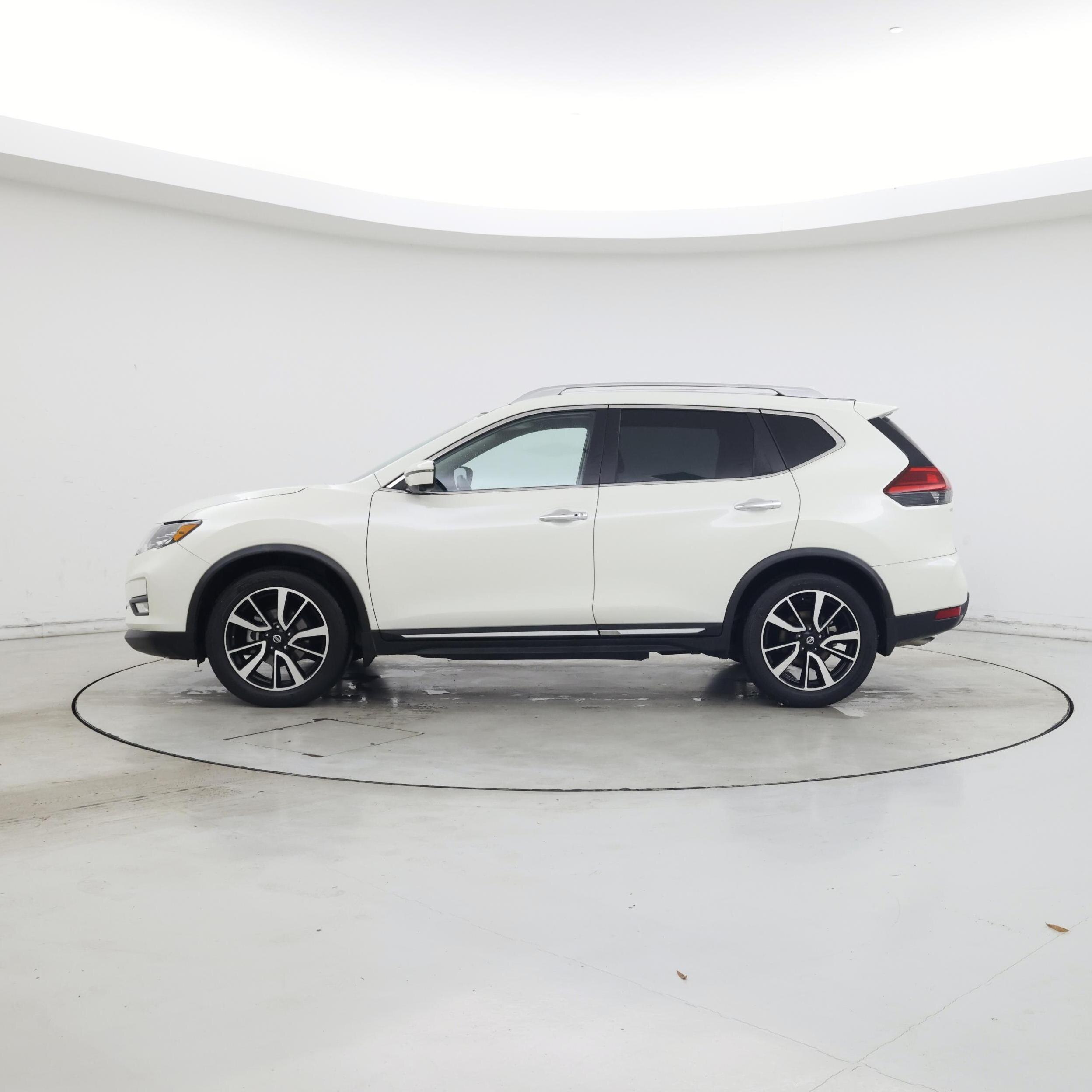 Thumbnail: 2017 Nissan Rogue - 3