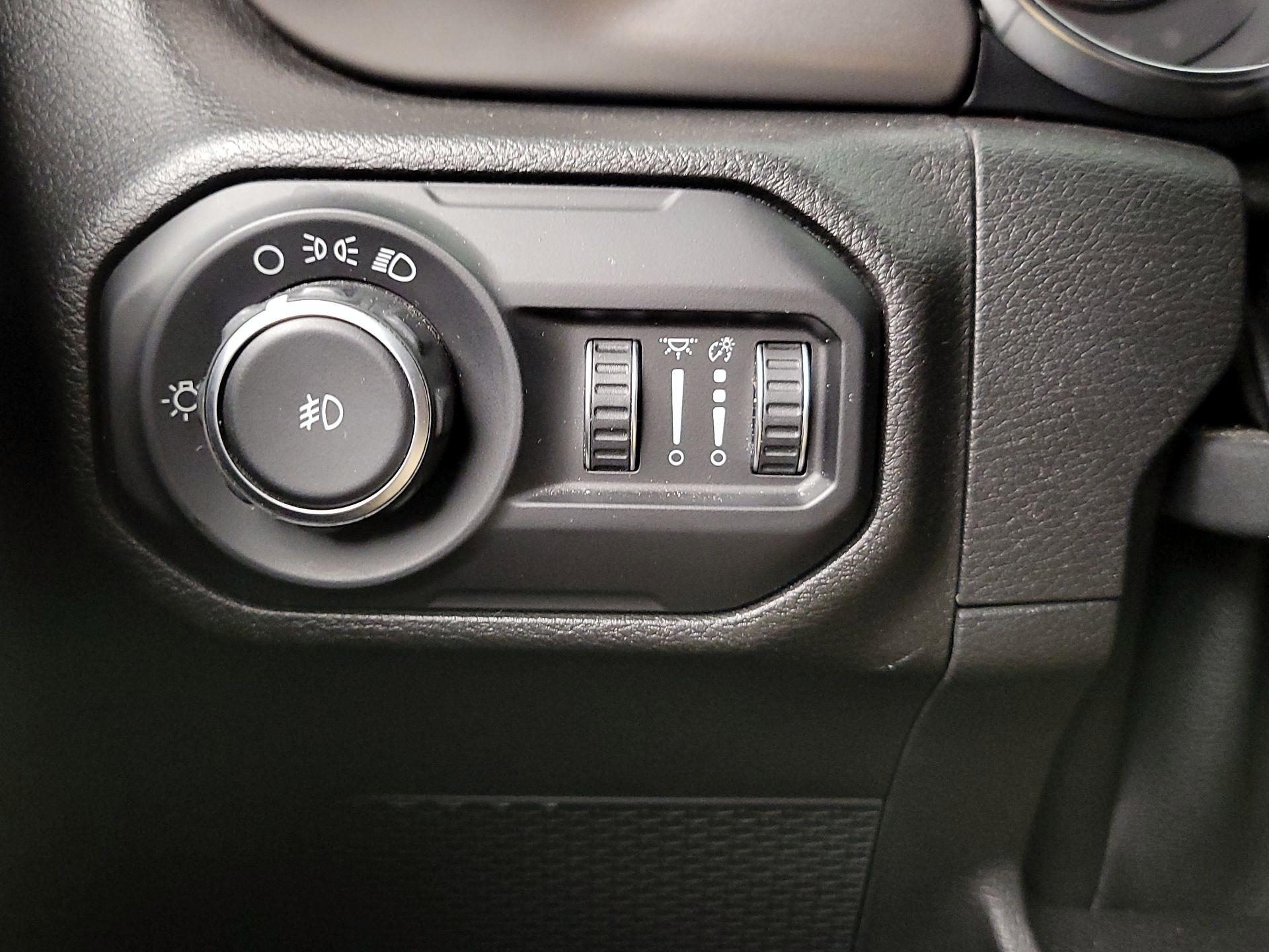 Thumbnail: 2019 Jeep Wrangler - 13