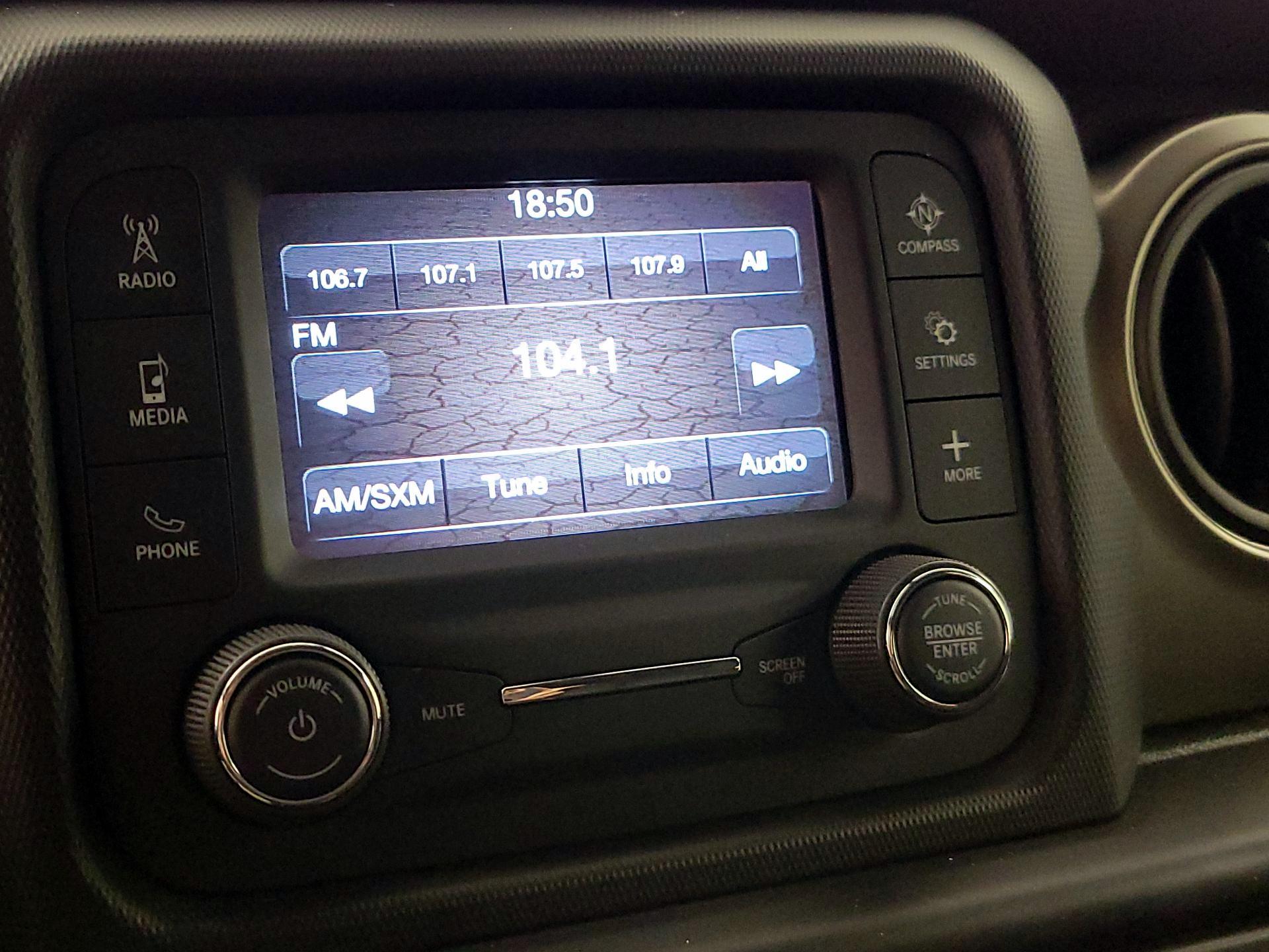 Thumbnail: 2019 Jeep Wrangler - 15