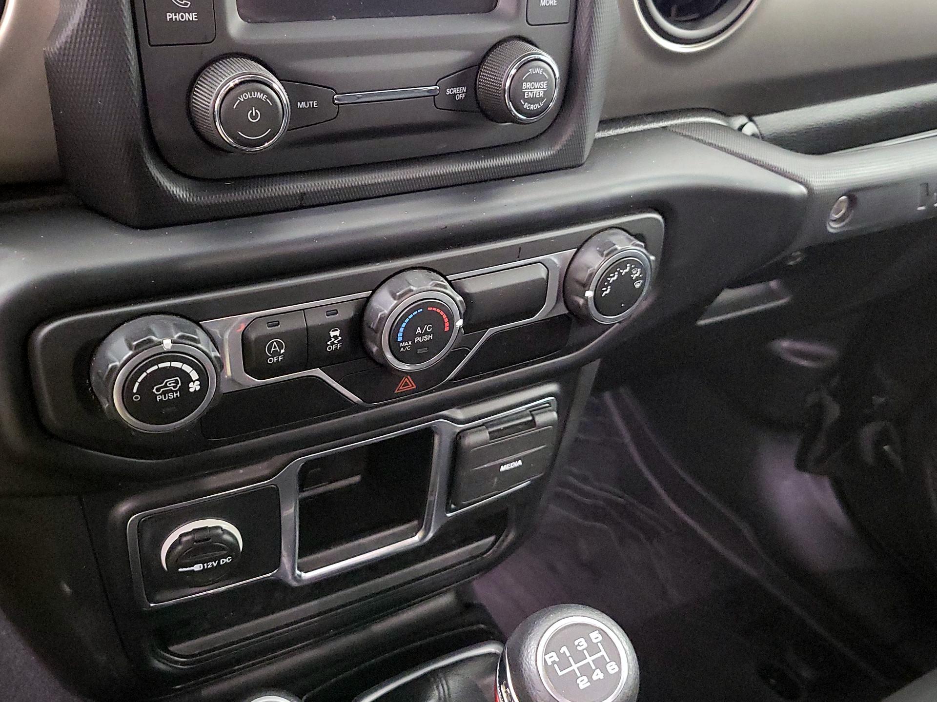 Thumbnail: 2019 Jeep Wrangler - 16