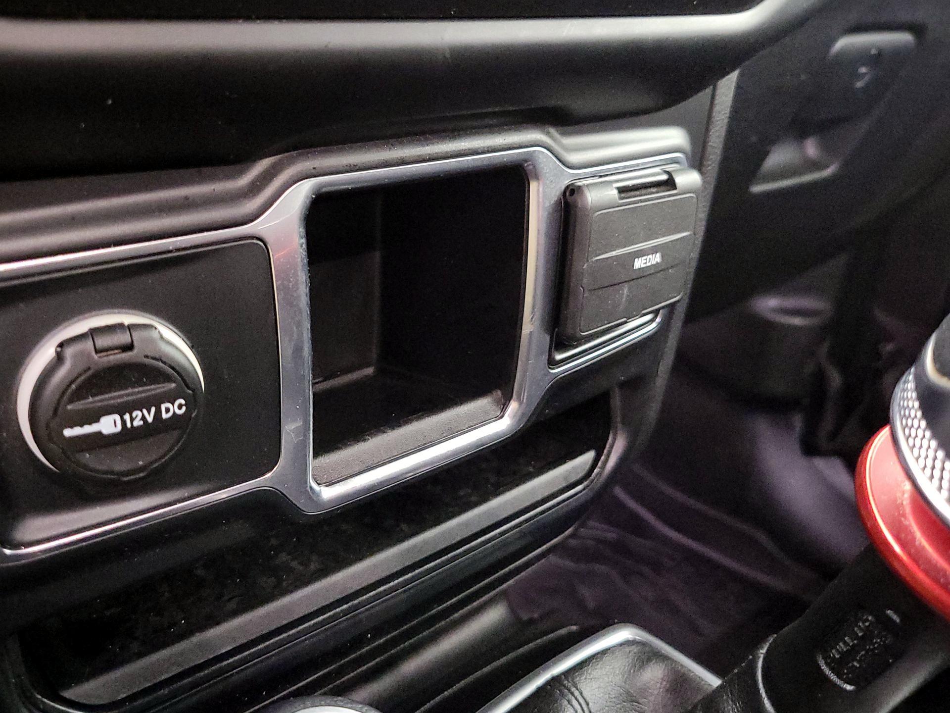 Thumbnail: 2019 Jeep Wrangler - 18