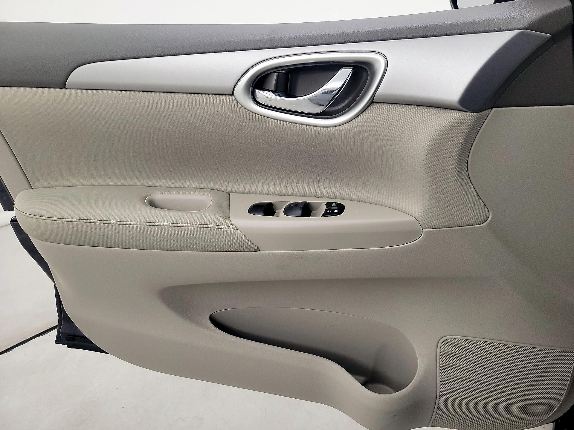 Thumbnail: 2014 Nissan Sentra - 12