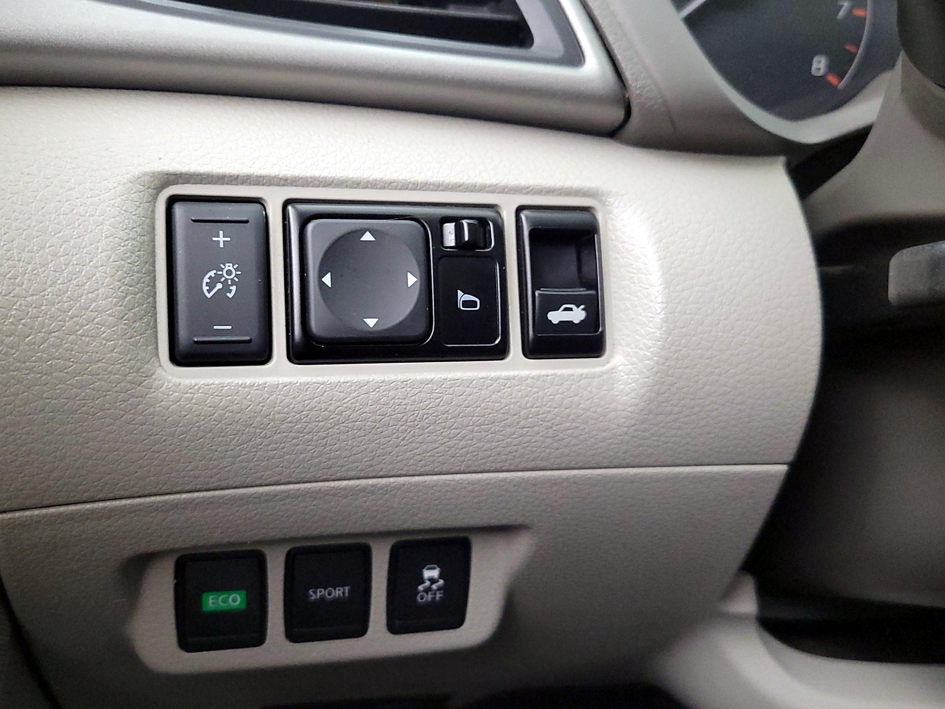 Thumbnail: 2014 Nissan Sentra - 13