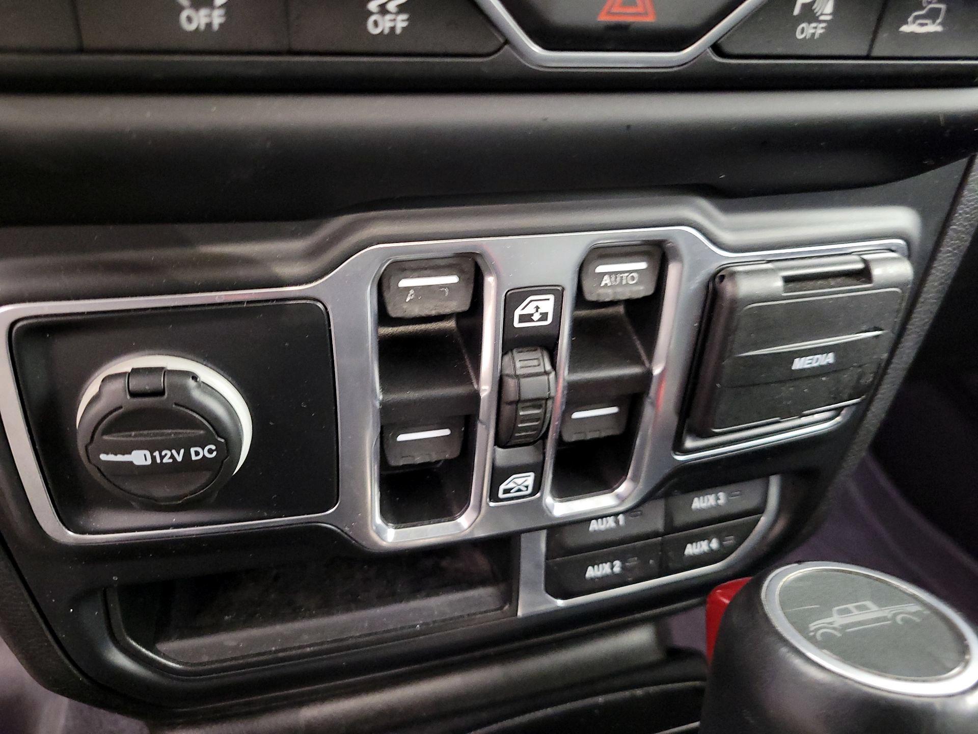 Thumbnail: 2020 Jeep Gladiator - 19