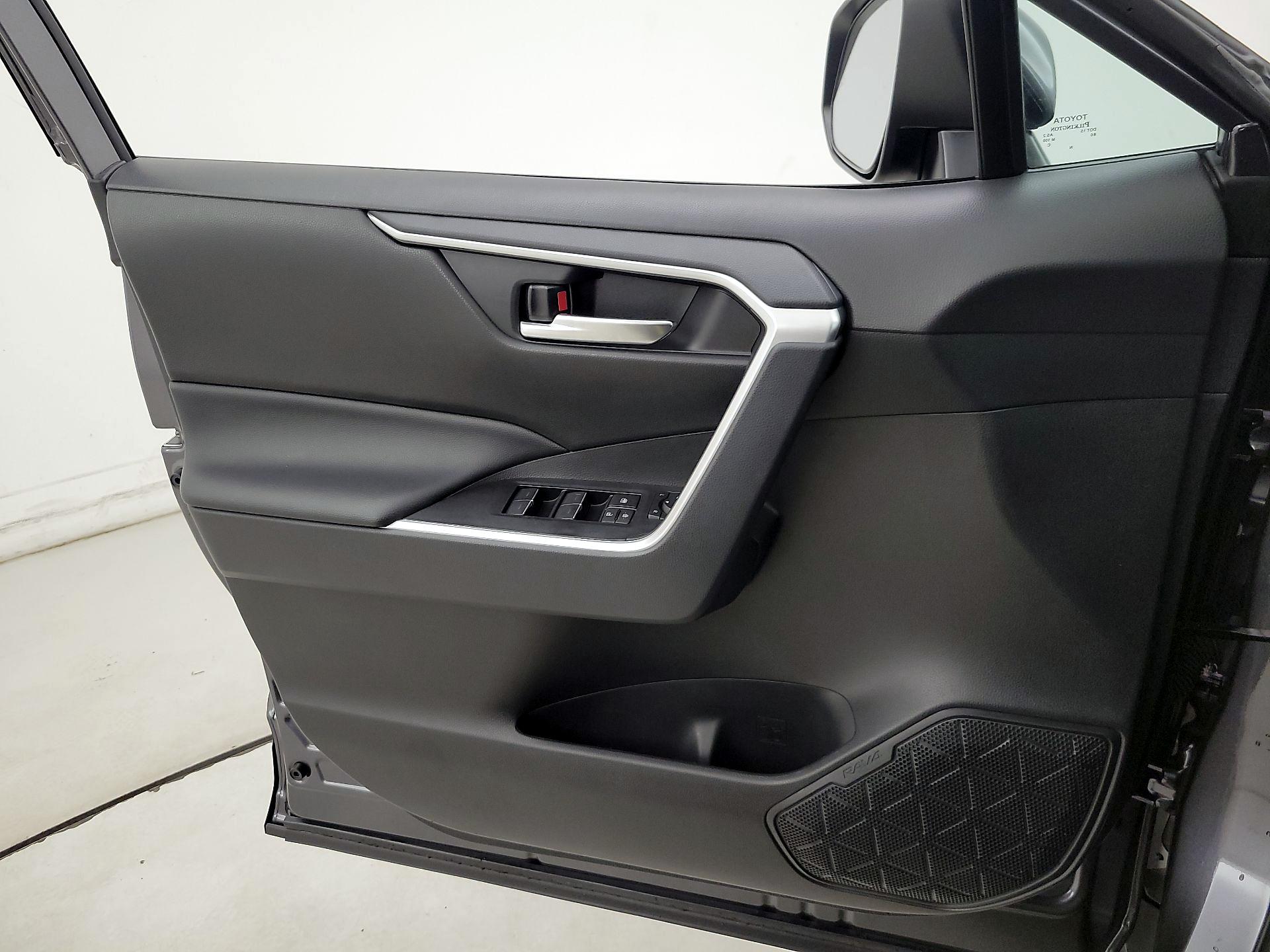 Thumbnail: 2025 Toyota RAV4 - 12