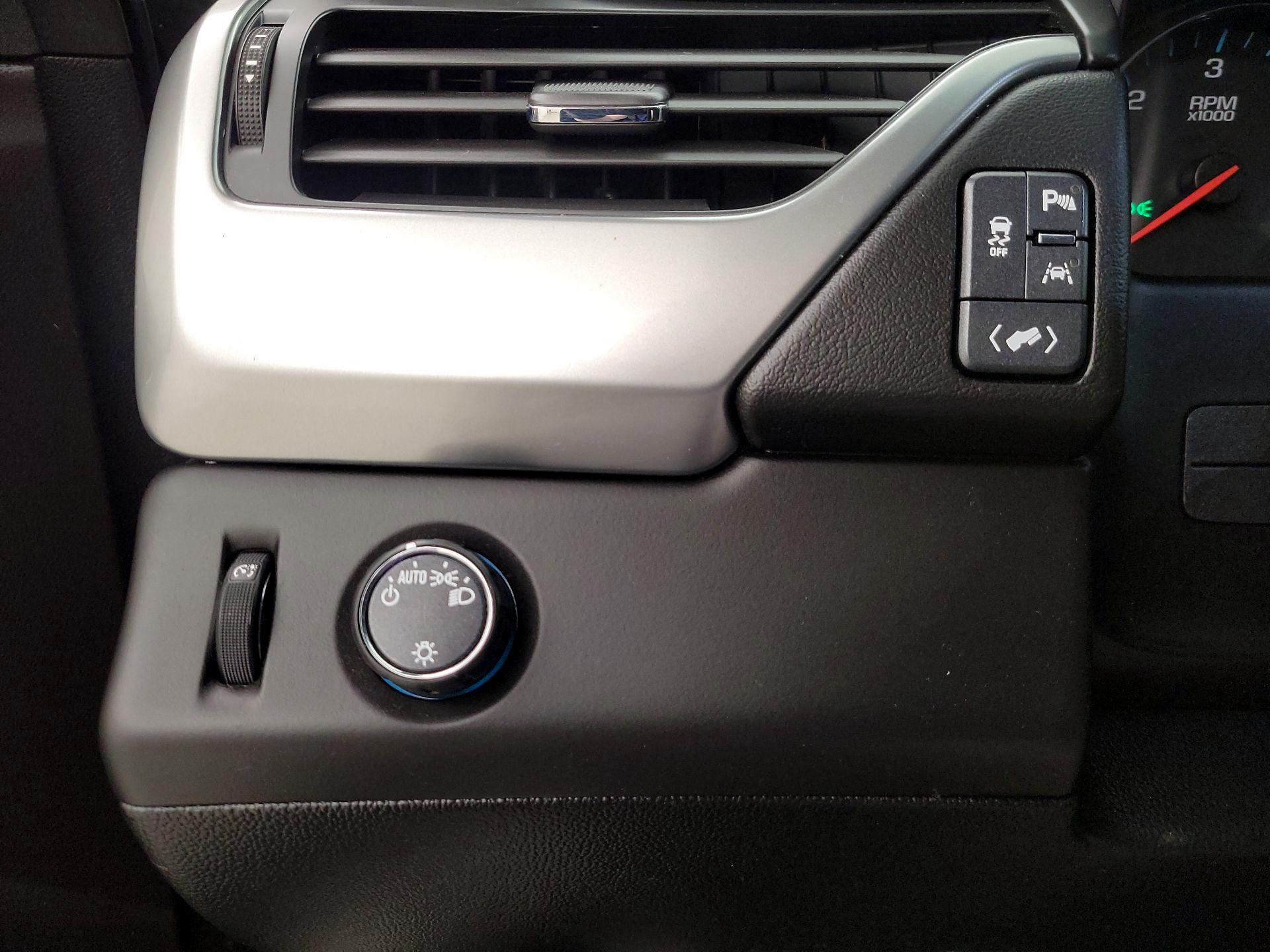 Thumbnail: 2017 Chevrolet Tahoe - 13