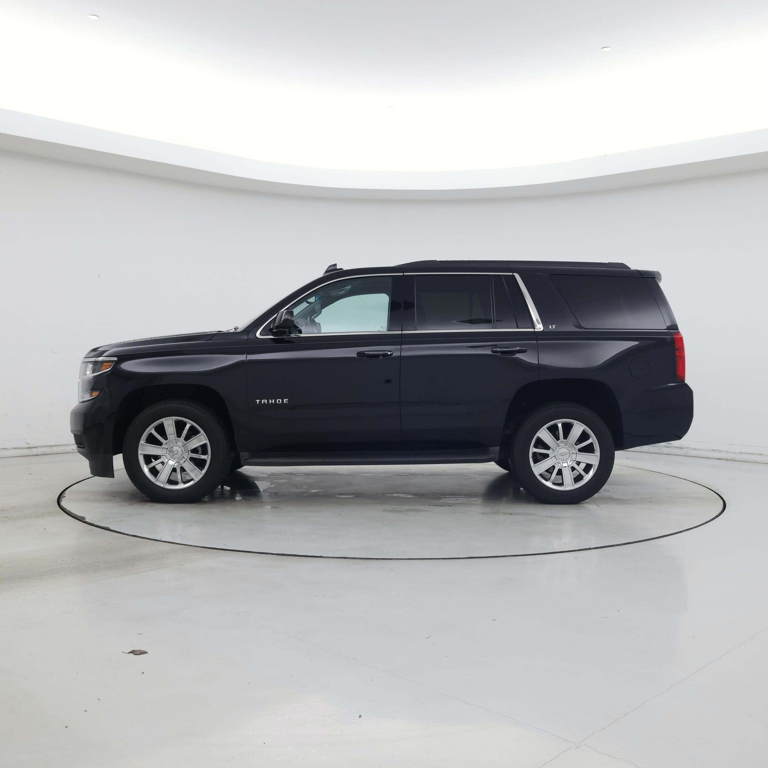 Thumbnail: 2017 Chevrolet Tahoe - 3