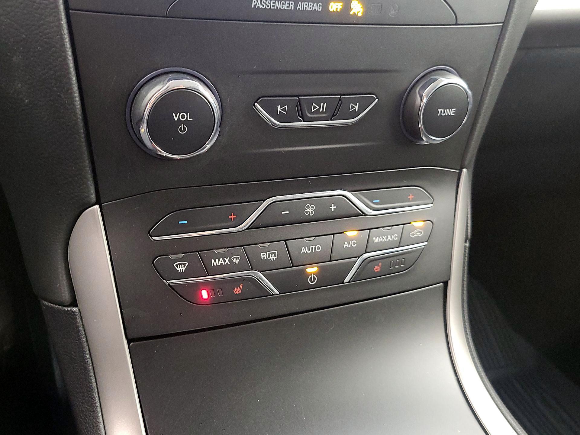 Thumbnail: 2020 Ford Edge - 16