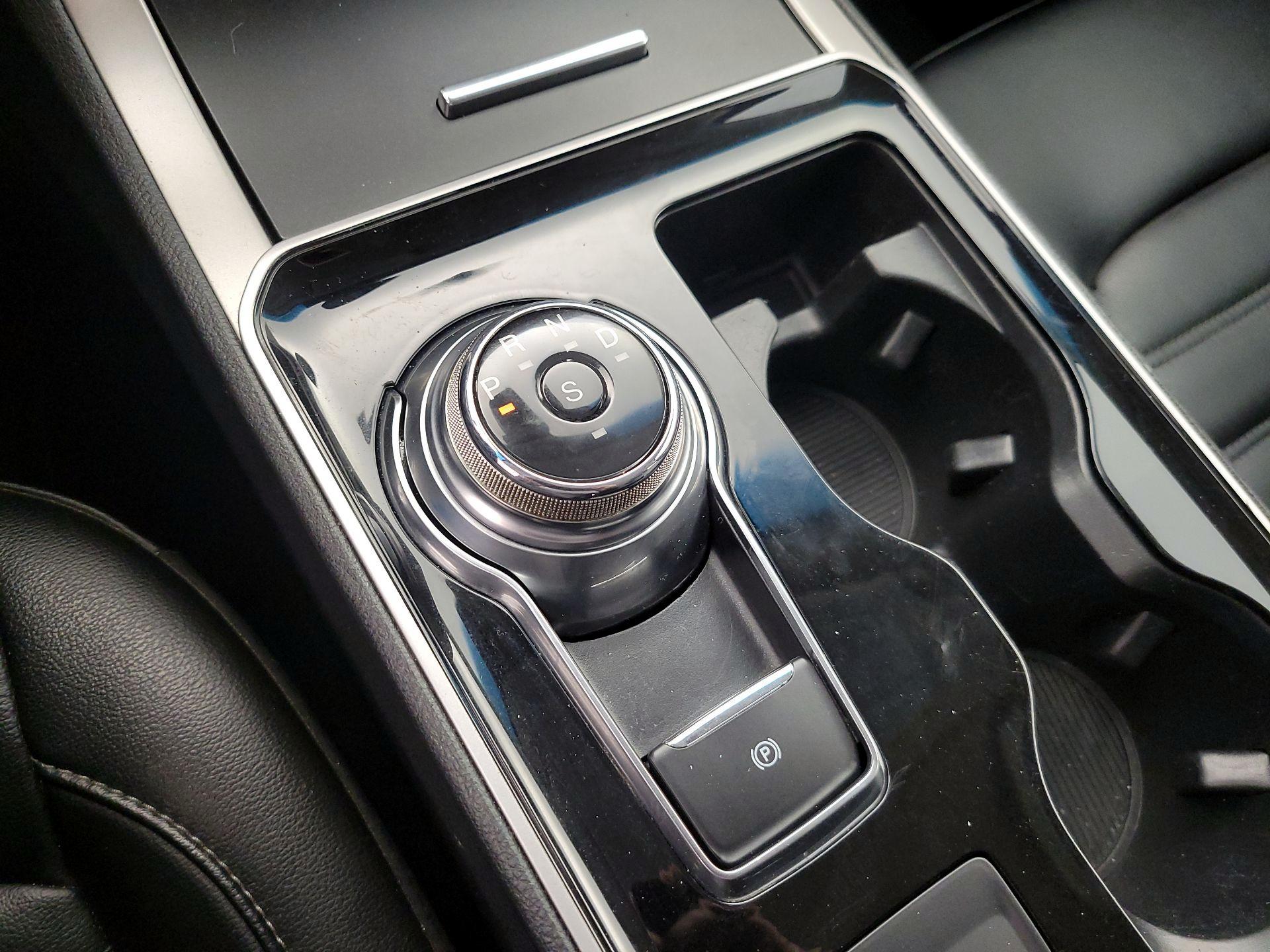 Thumbnail: 2020 Ford Edge - 17