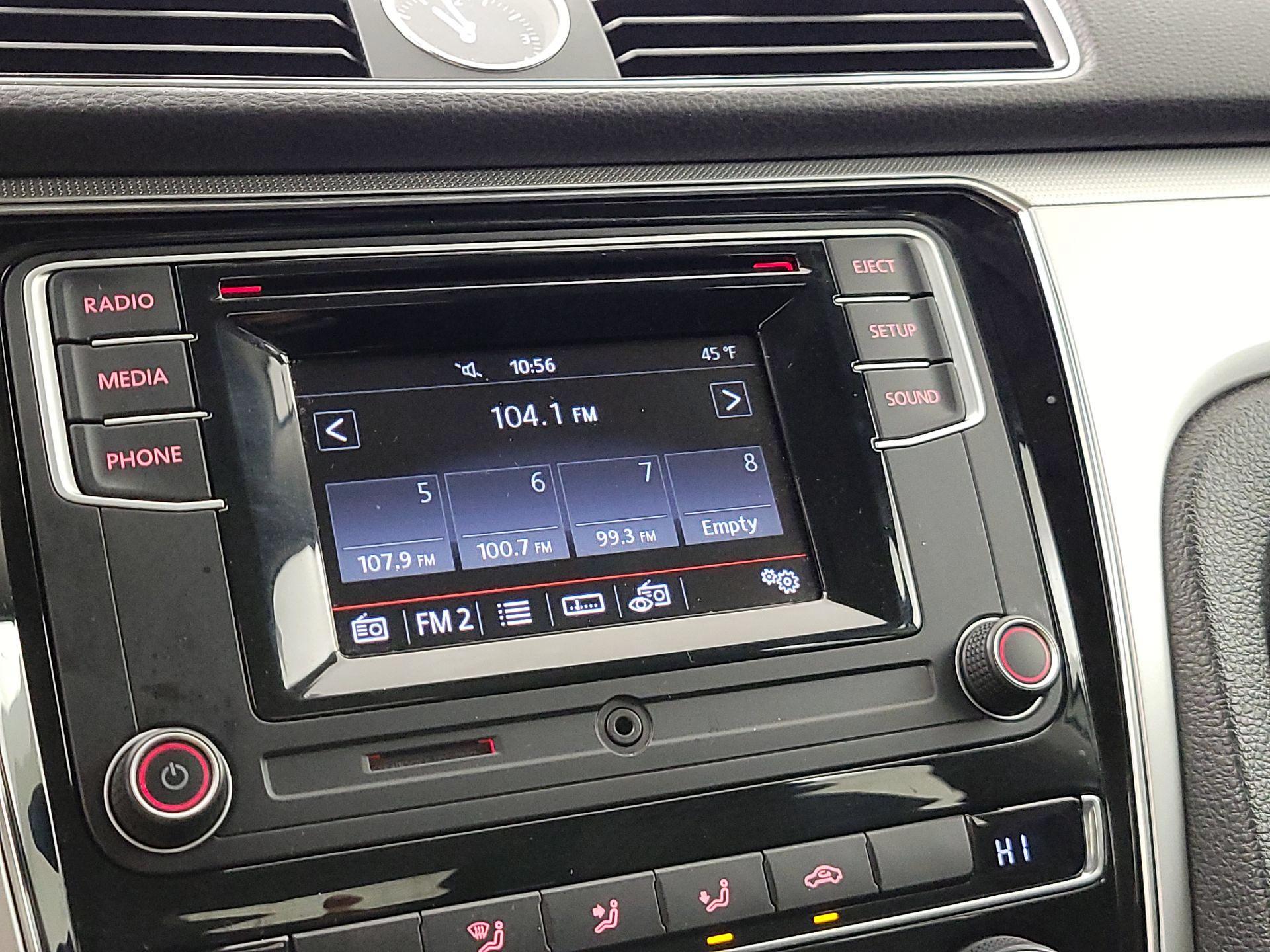 Thumbnail: 2017 Volkswagen Passat - 15