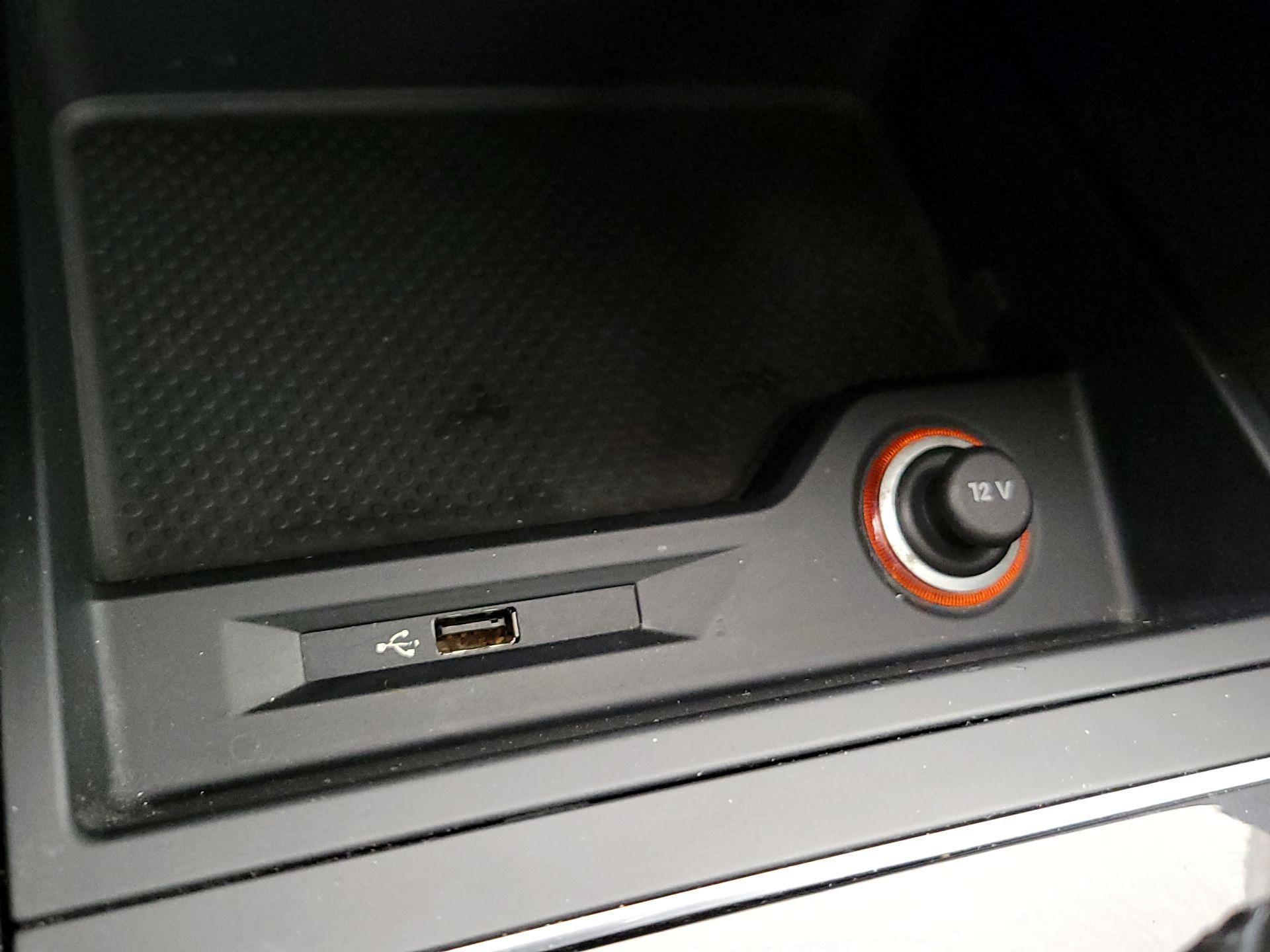 Thumbnail: 2017 Volkswagen Passat - 18