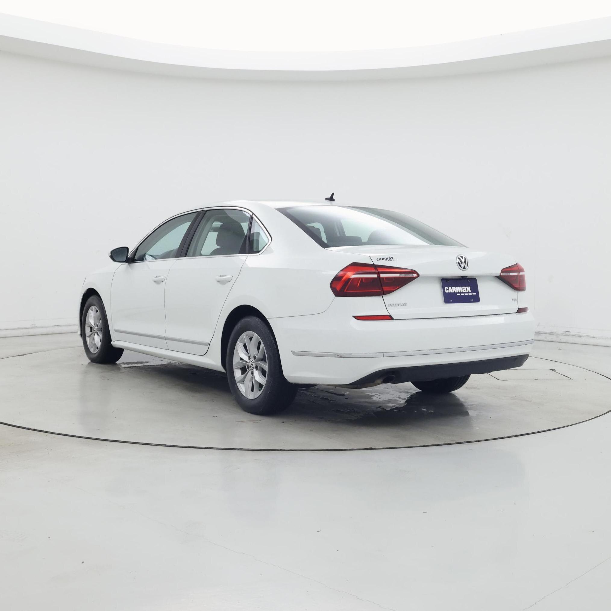 Thumbnail: 2017 Volkswagen Passat - 2